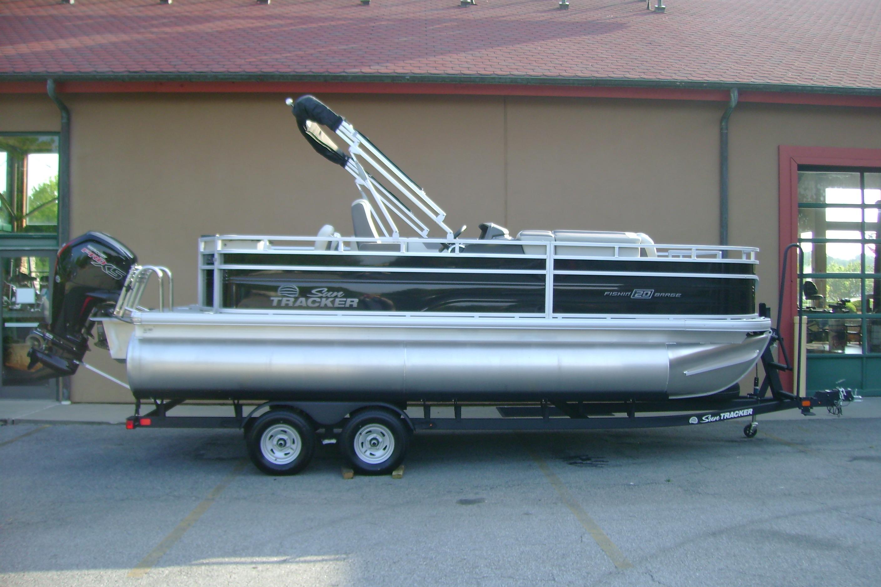 2026 Sun Tracker Fishin' Barge 20 DLX