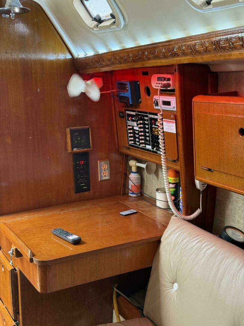 1989 Hunter 33.5 - Image 8
