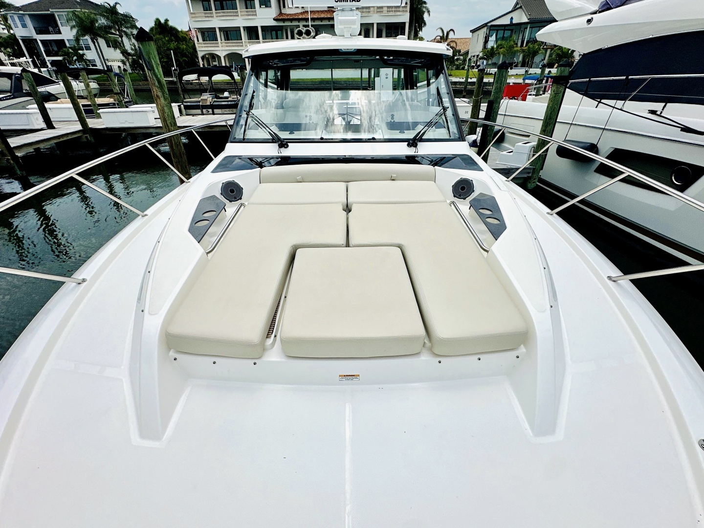 2023 Boston Whaler 405 Conquest - Image 6