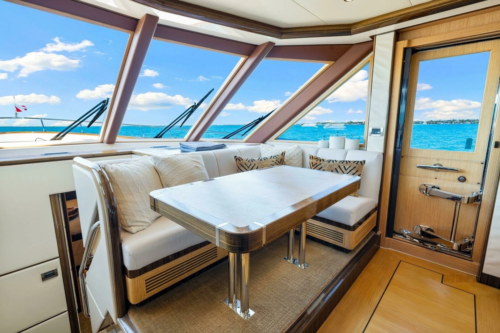2010 Ocean Alexander 83 Motor Yacht - Image 22