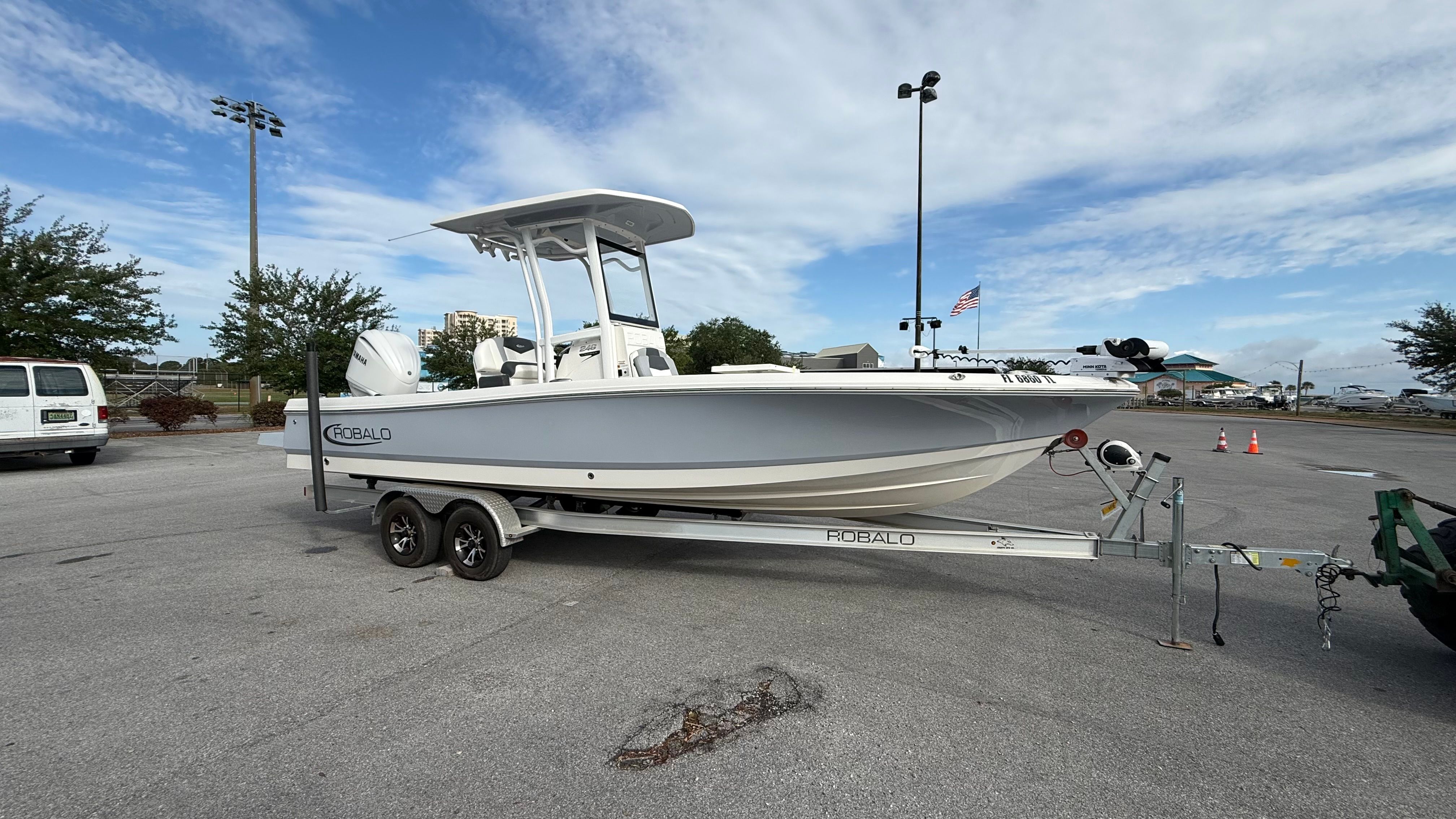 2023 Robalo 246 Cayman