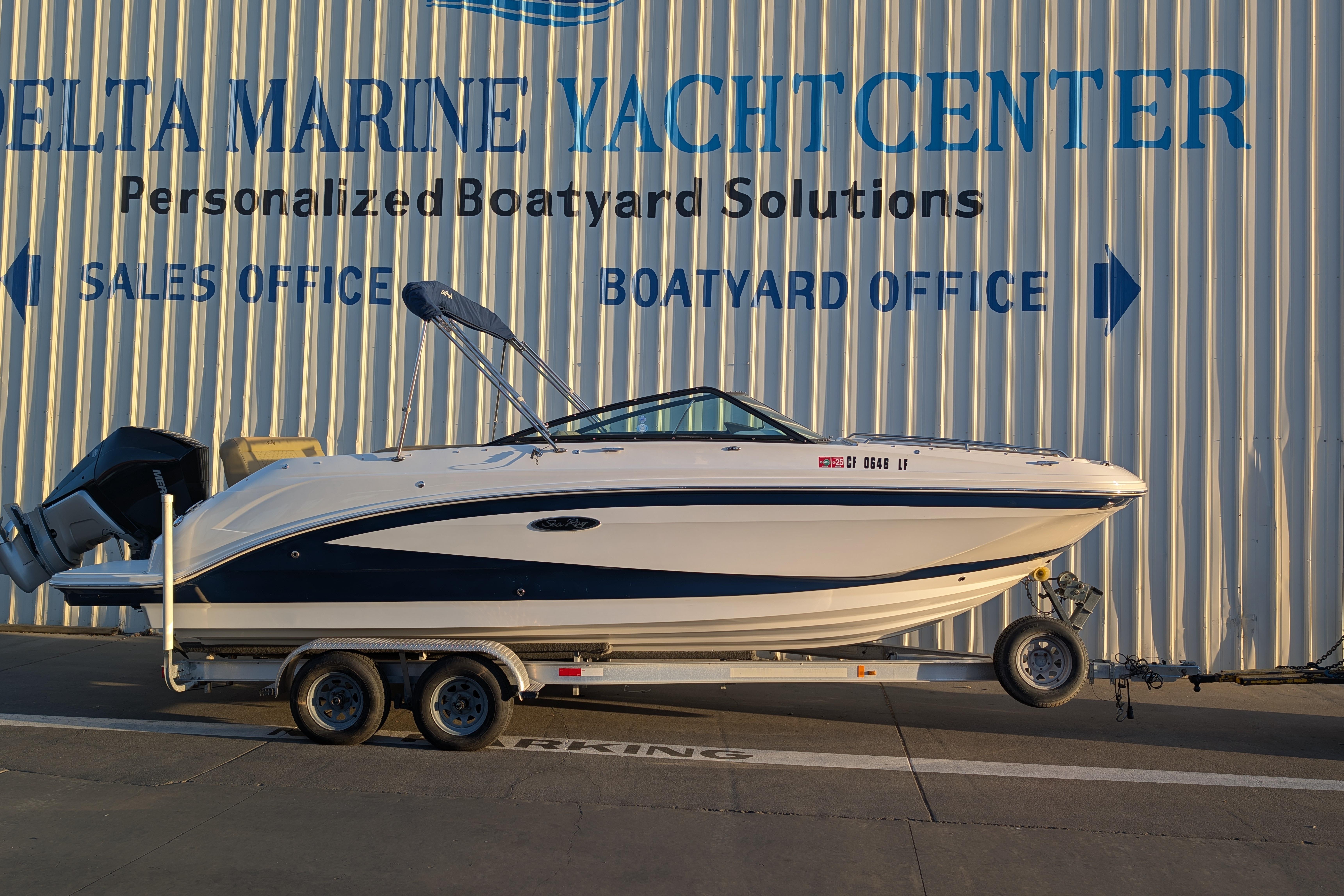 2022 Sea Ray SDX 250 Outboard