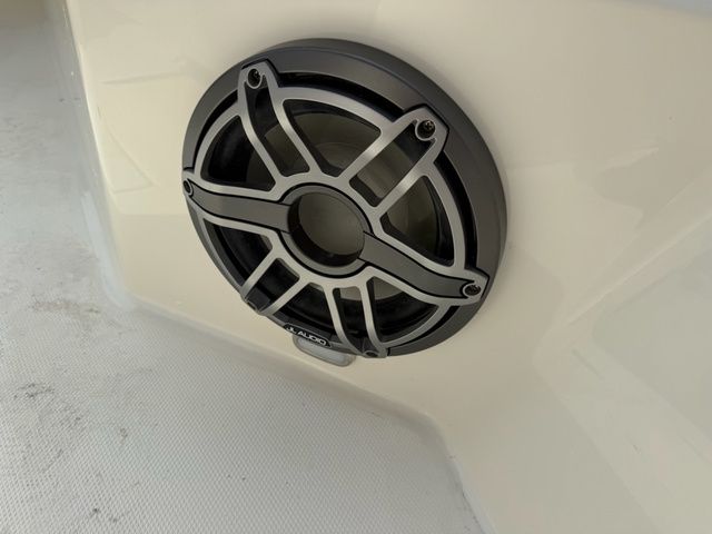 2027 Cobia 245 Center Console - 18