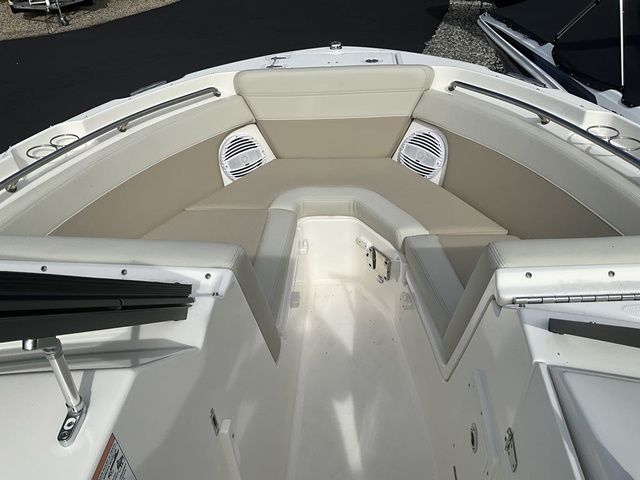 2024 Boston Whaler 210 Vantage - 20