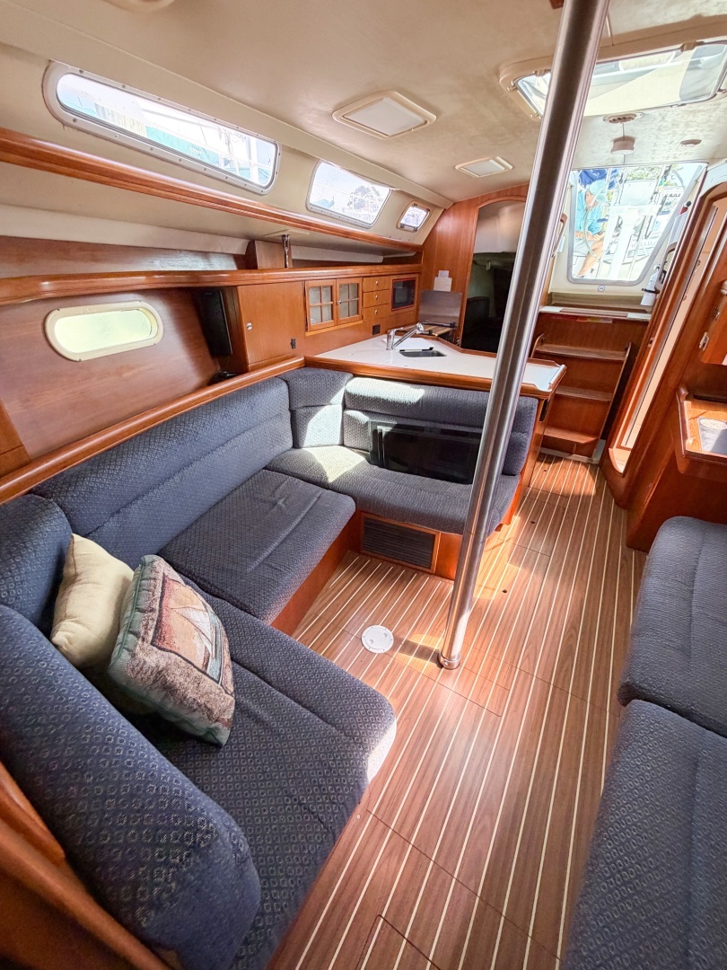 2005 Hunter 36 - Image 47