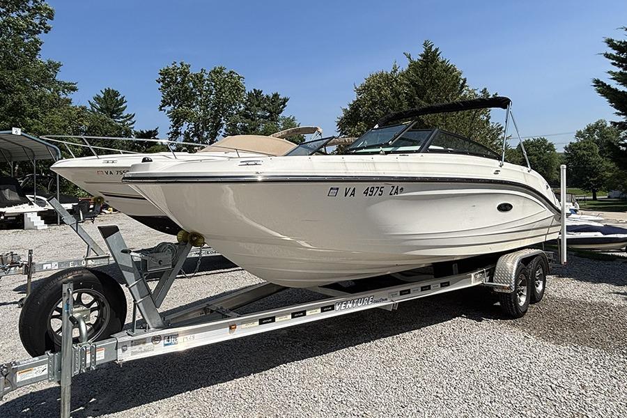 2019 Sea Ray SPX 230 Outboard