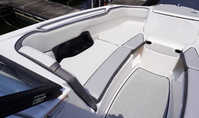 2025 Yamaha Boats AR250 - 23