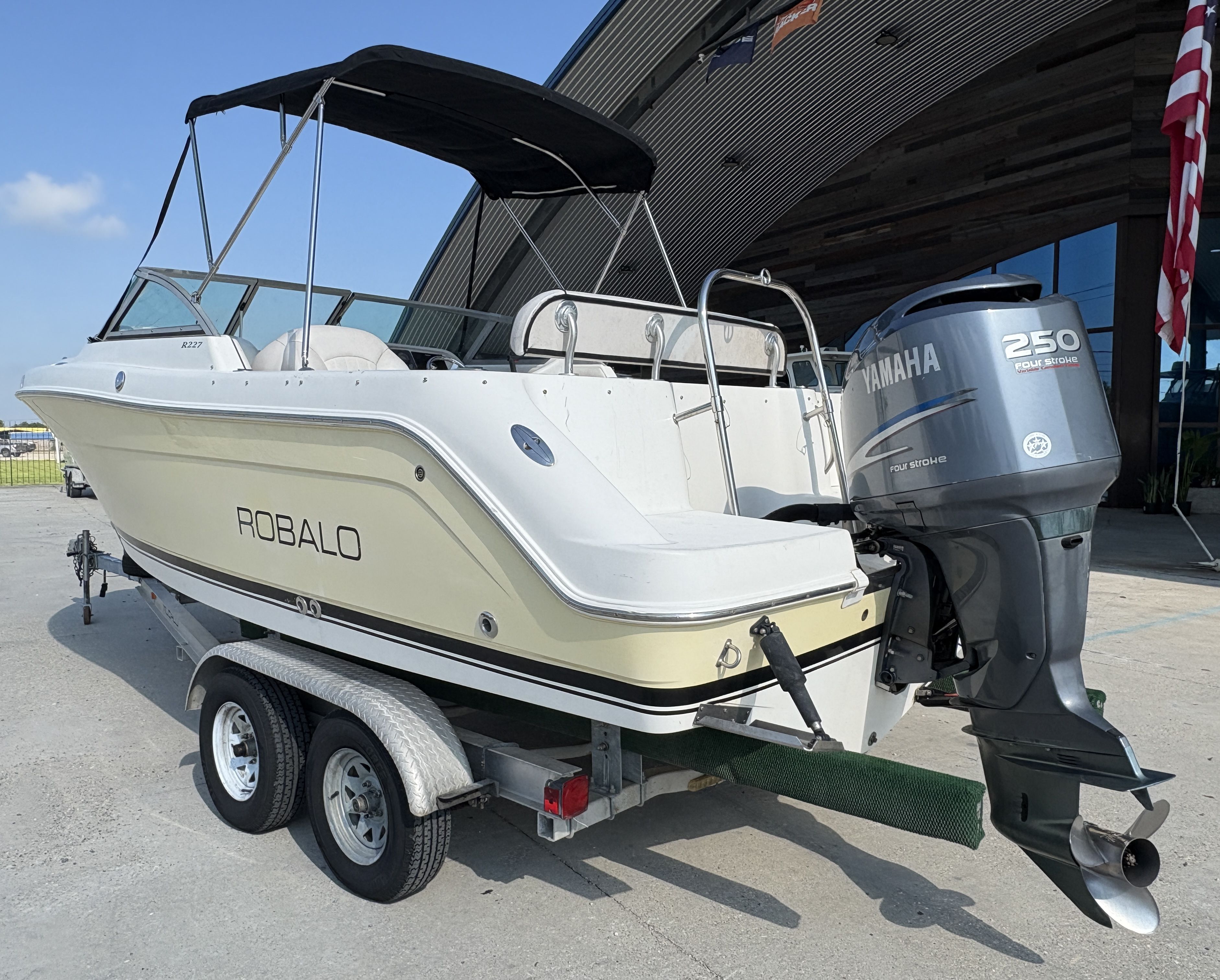 2006 Robalo R227 Dual Console - 2