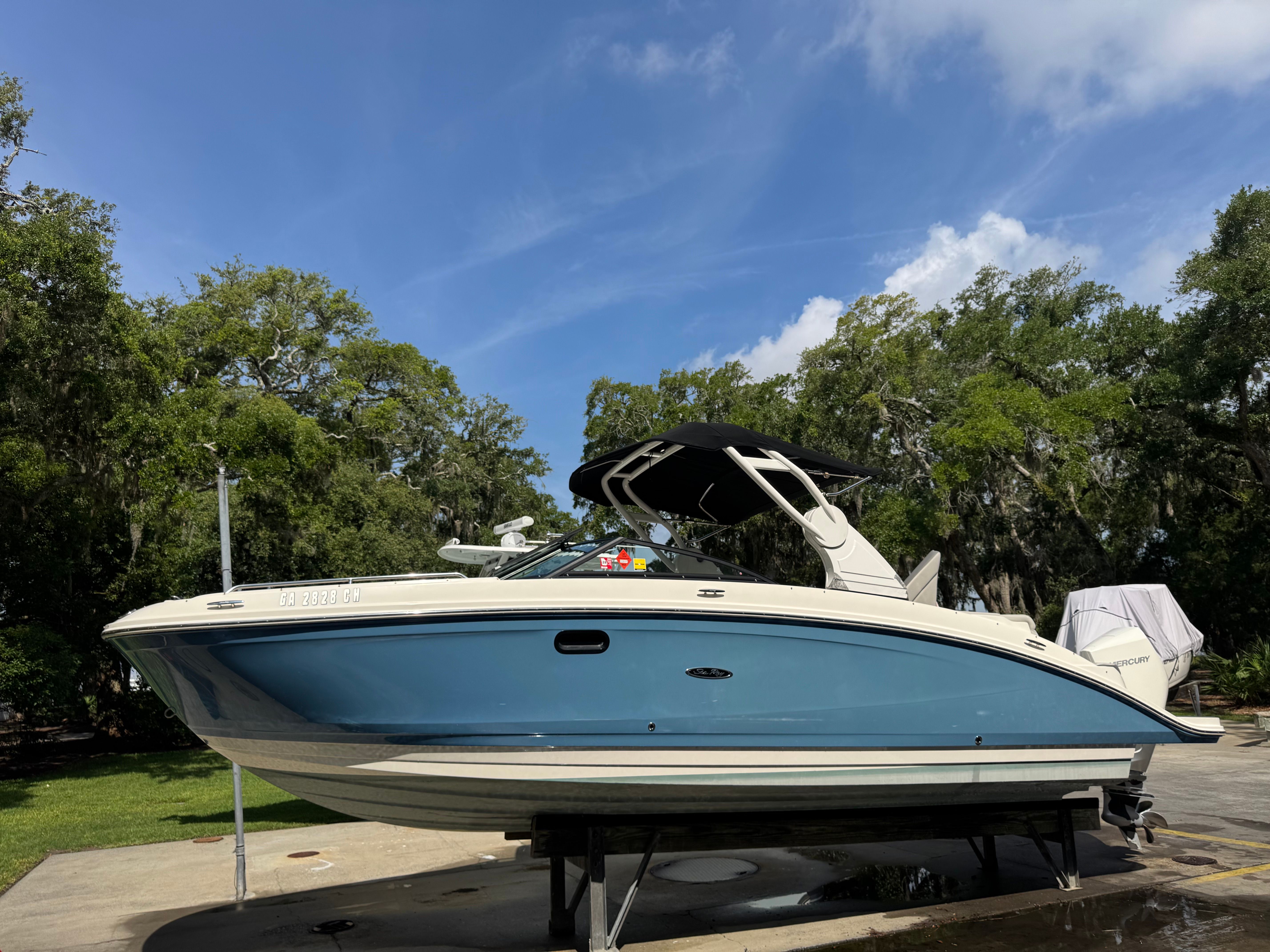 2020 Sea Ray SDX 270 Outboard