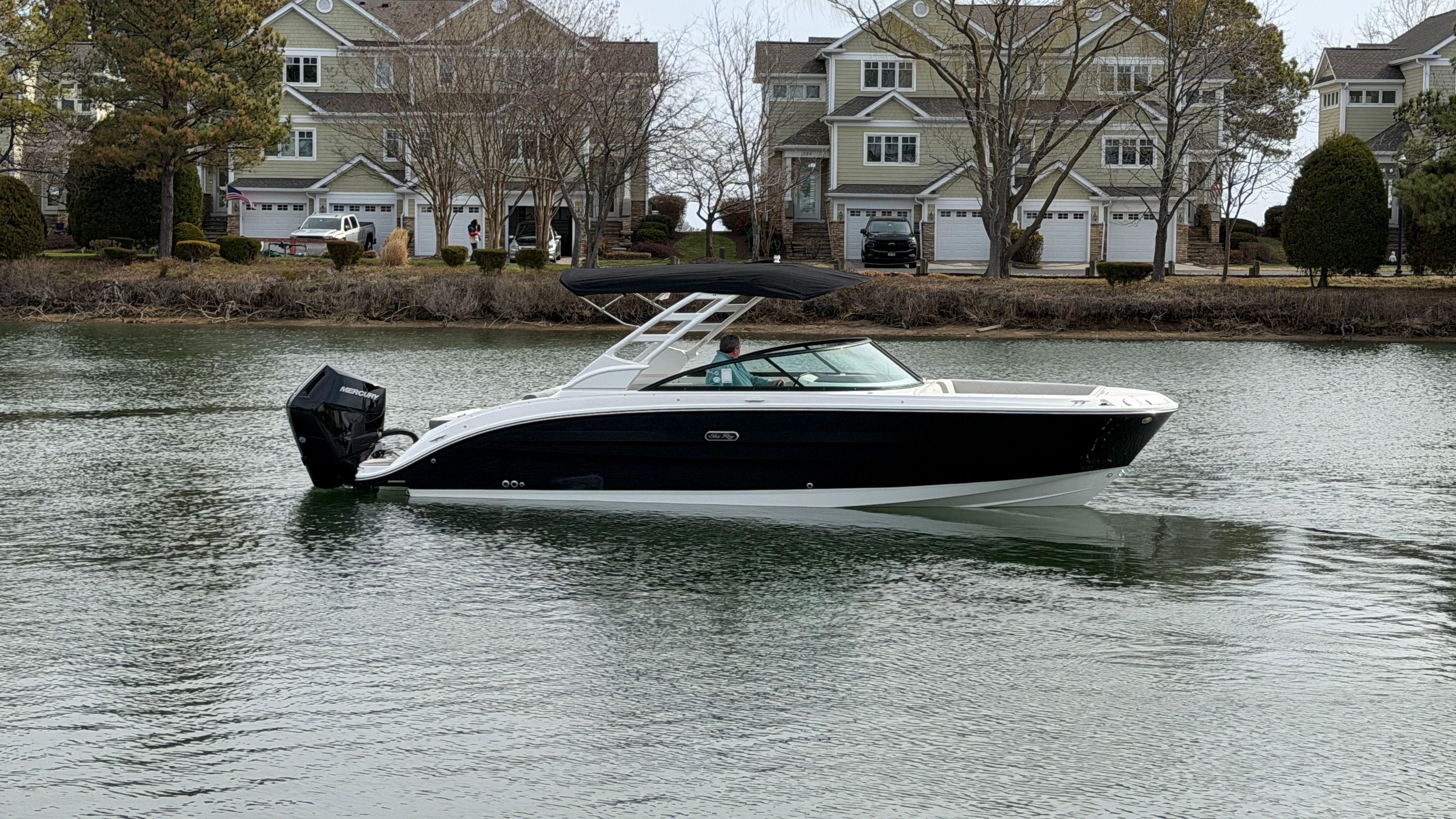 2026 Sea Ray SDX 270 Outboard
