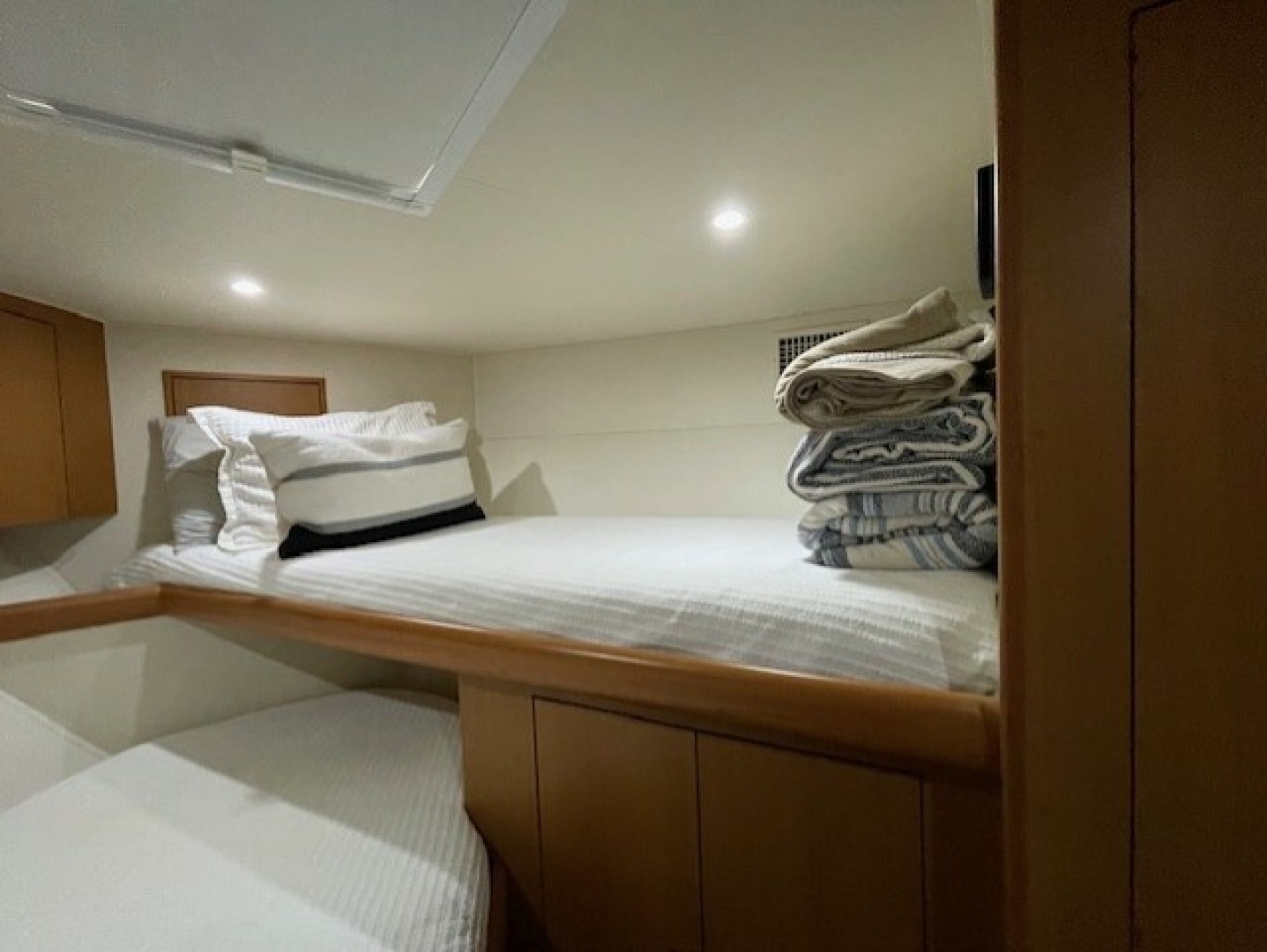2003 Post Sportfish - Image 21