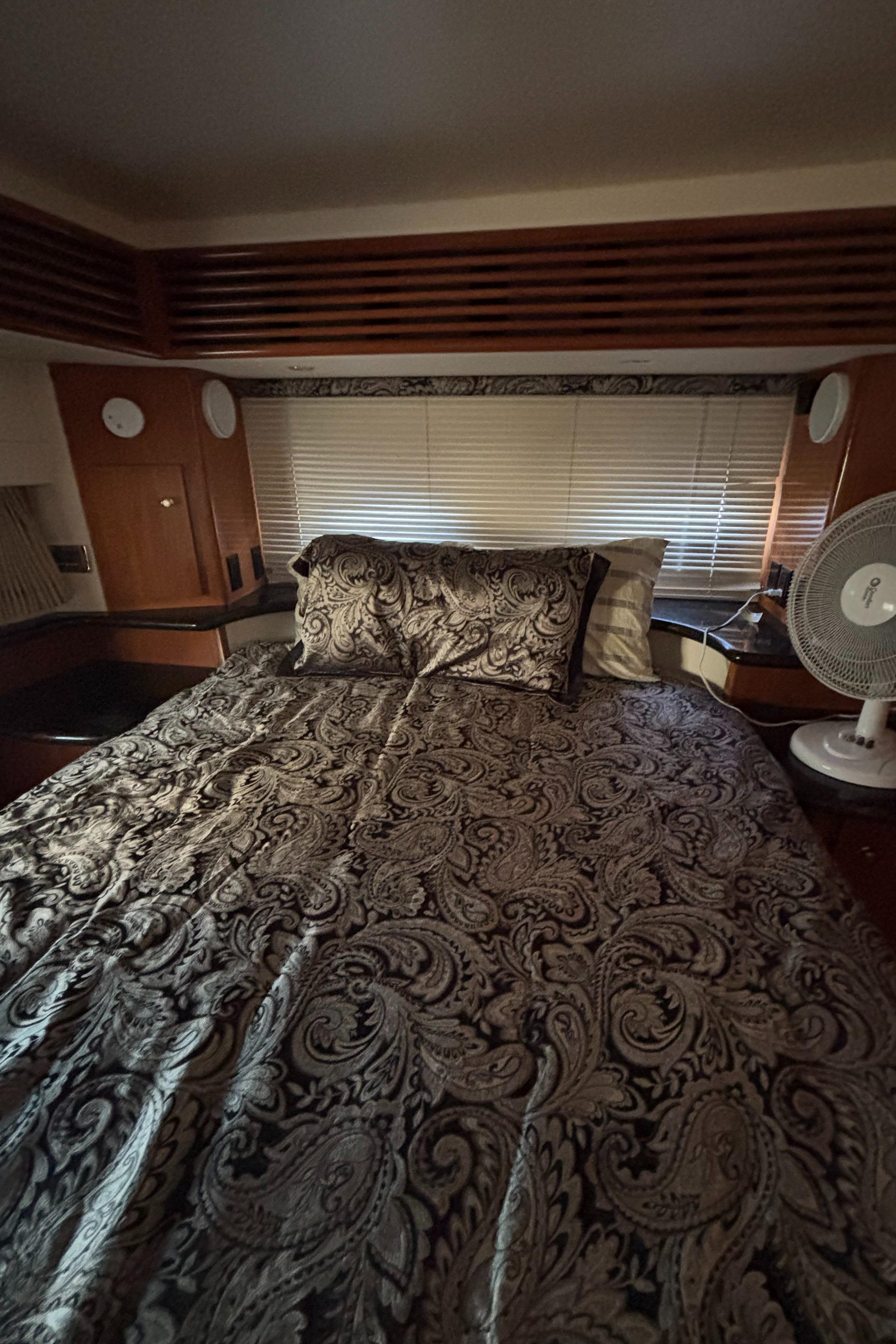 2001 Carver 396 Aft Cabin Motor Yacht - 64