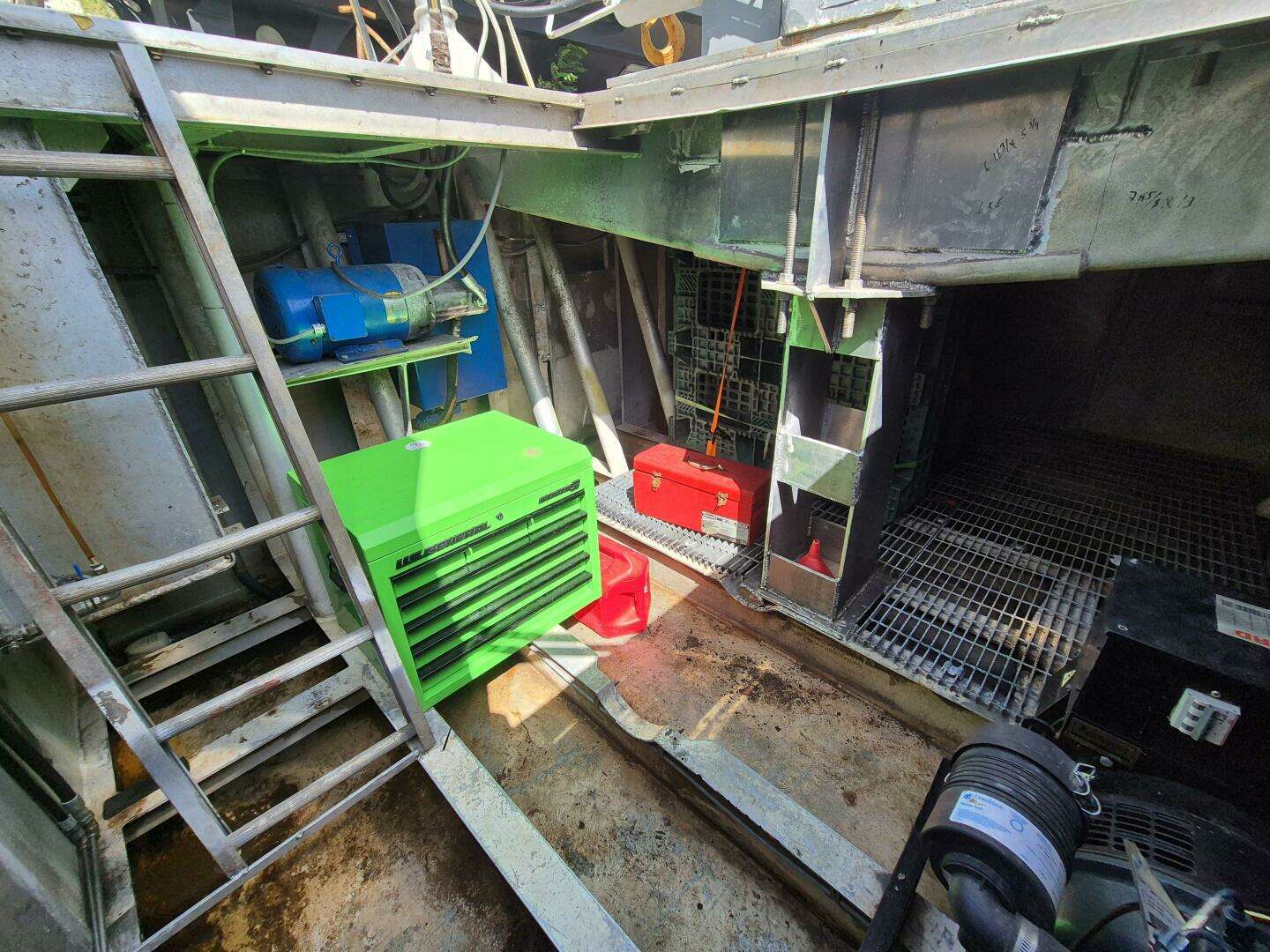 1985 Custom Aluminum Barge - Image 14
