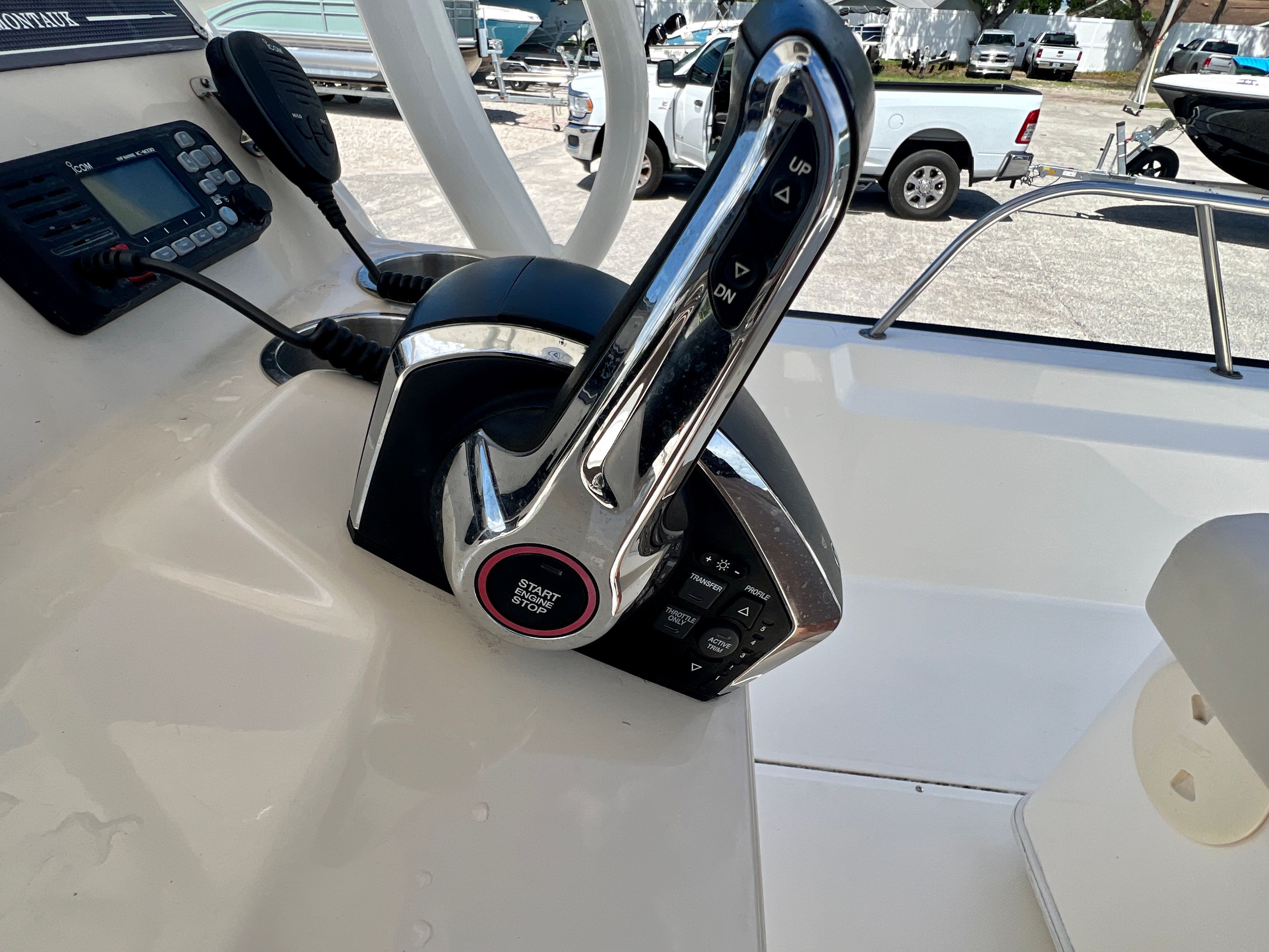 2023 Boston Whaler 210 Montauk - 15