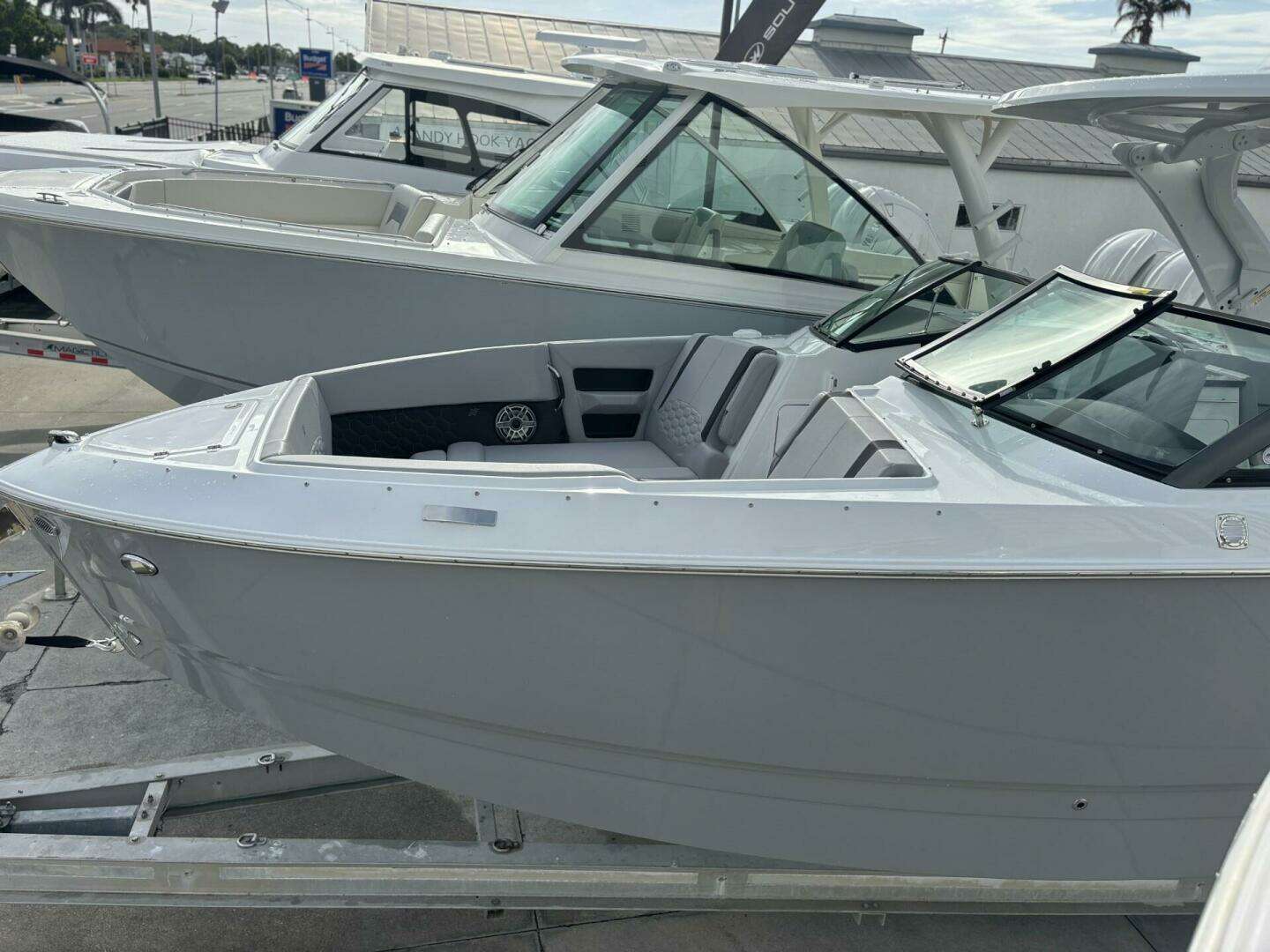 2026 Four Winns H9 - Image 4