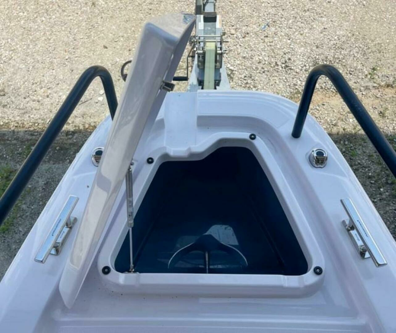 2024 Axopar 25 Cross Top - Image 6
