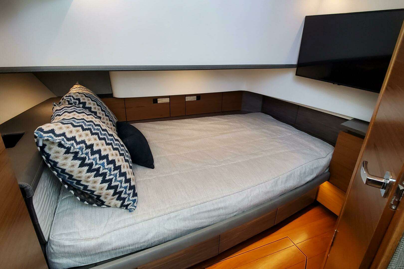2021 Tiara Yachts 38 LS - Image 26