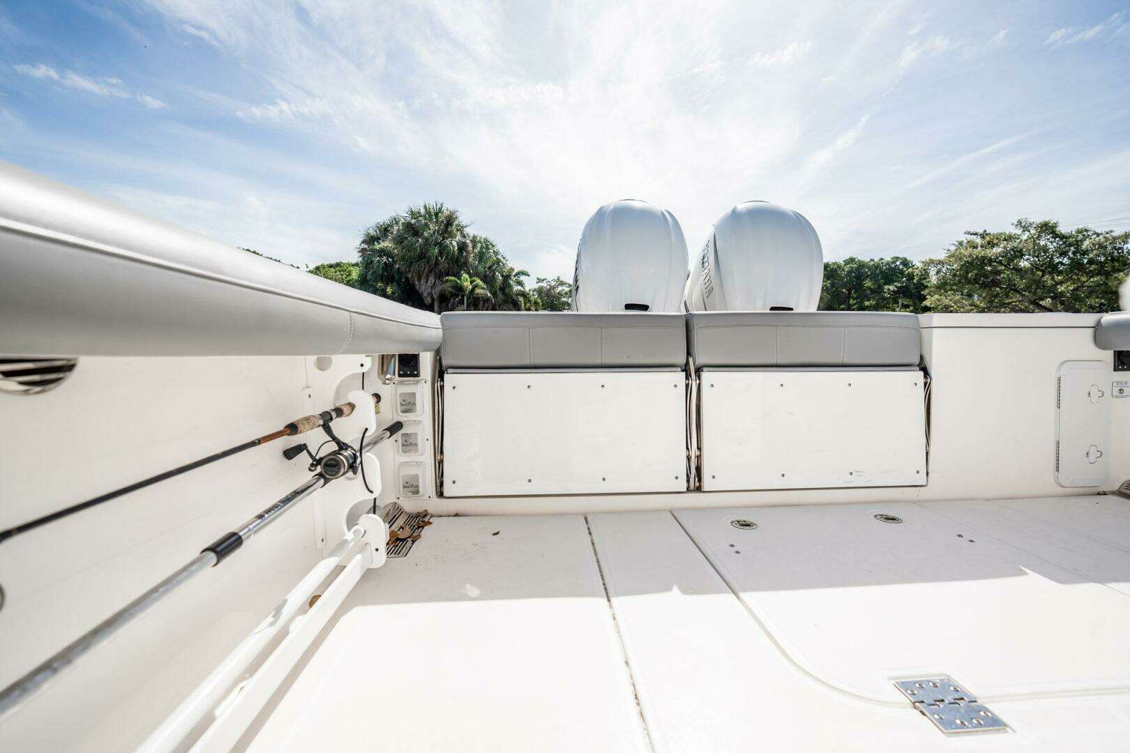 2021 Everglades 335 Center Console - Image 43