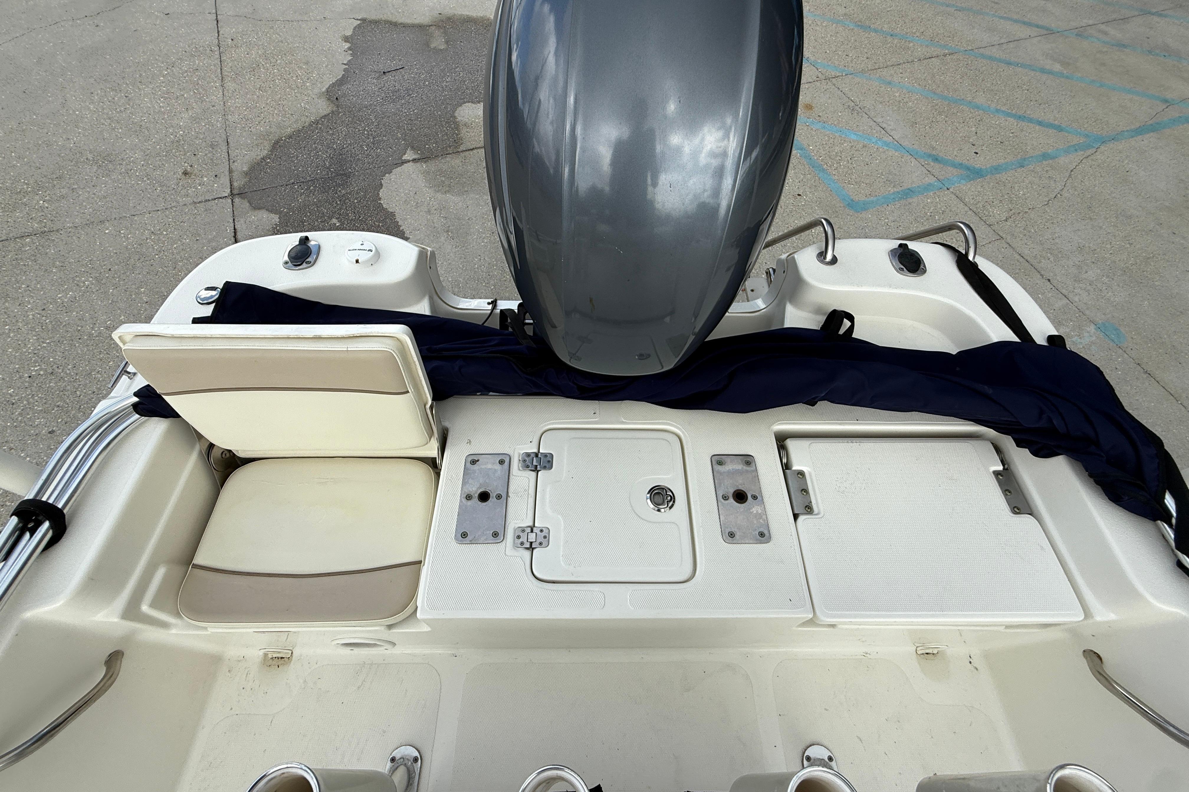 2017 NauticStar 1910 NauticBay boat stern with engine and seating area.