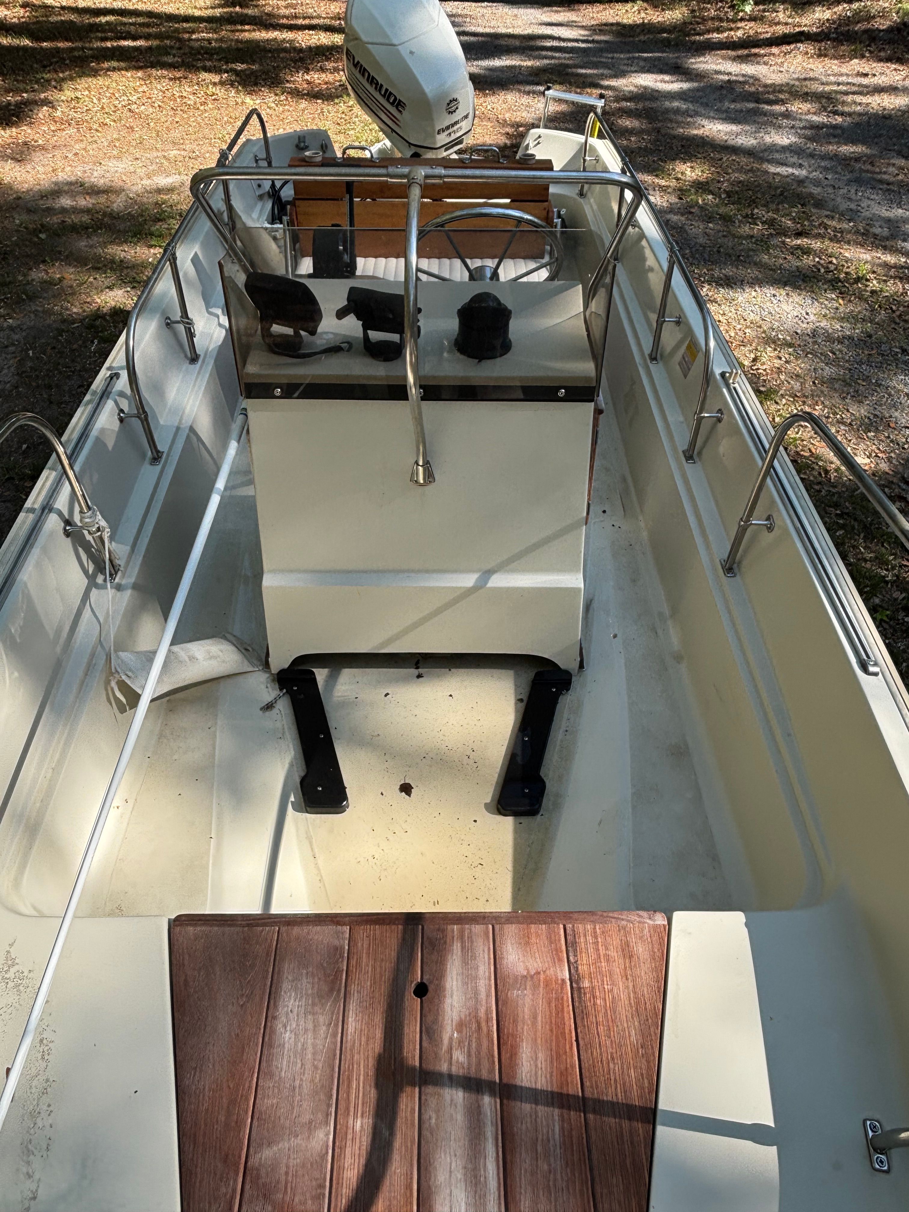 1987 Boston Whaler 17 Montauk - 12