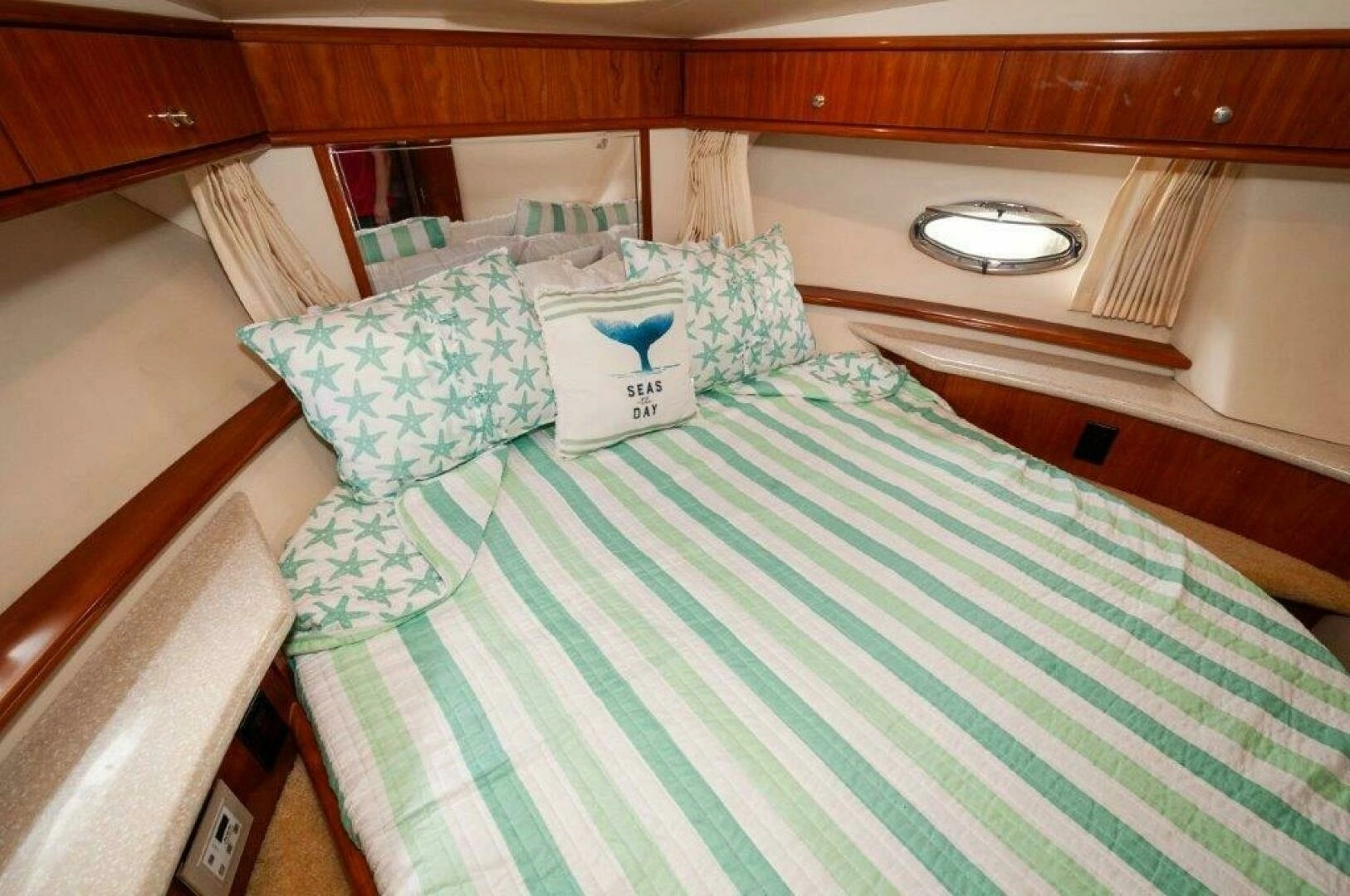 2002 Carver 444 Cockpit Motor Yacht - Image 22