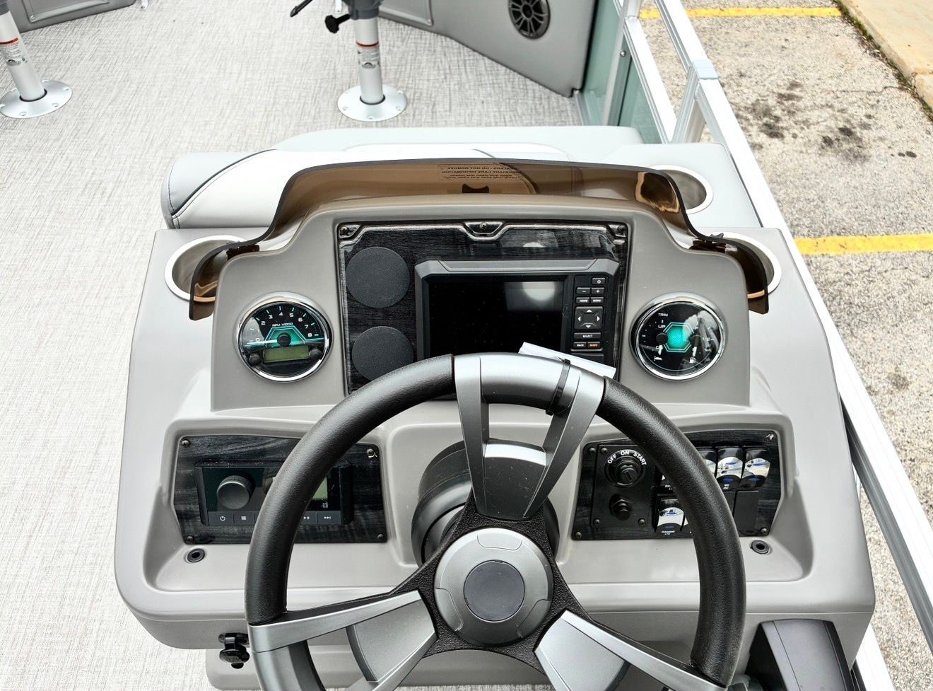 2026 Avalon Venture 85 Rear Fish - 21' - 7