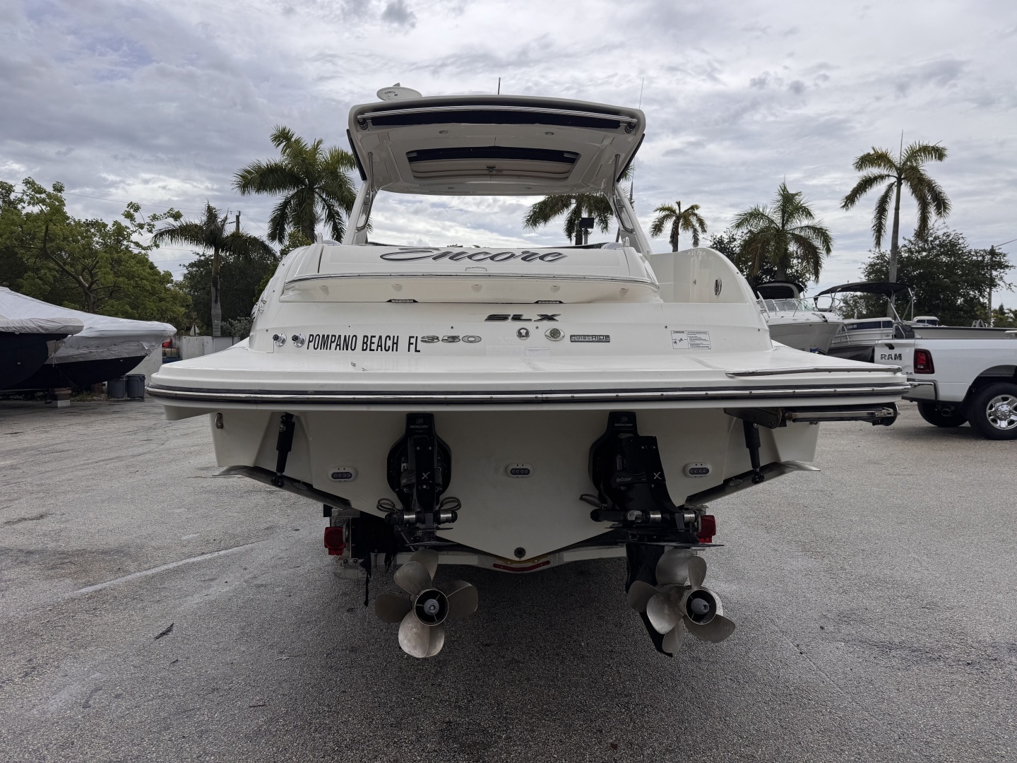 2016 Sea Ray 350 SLX - Image 6