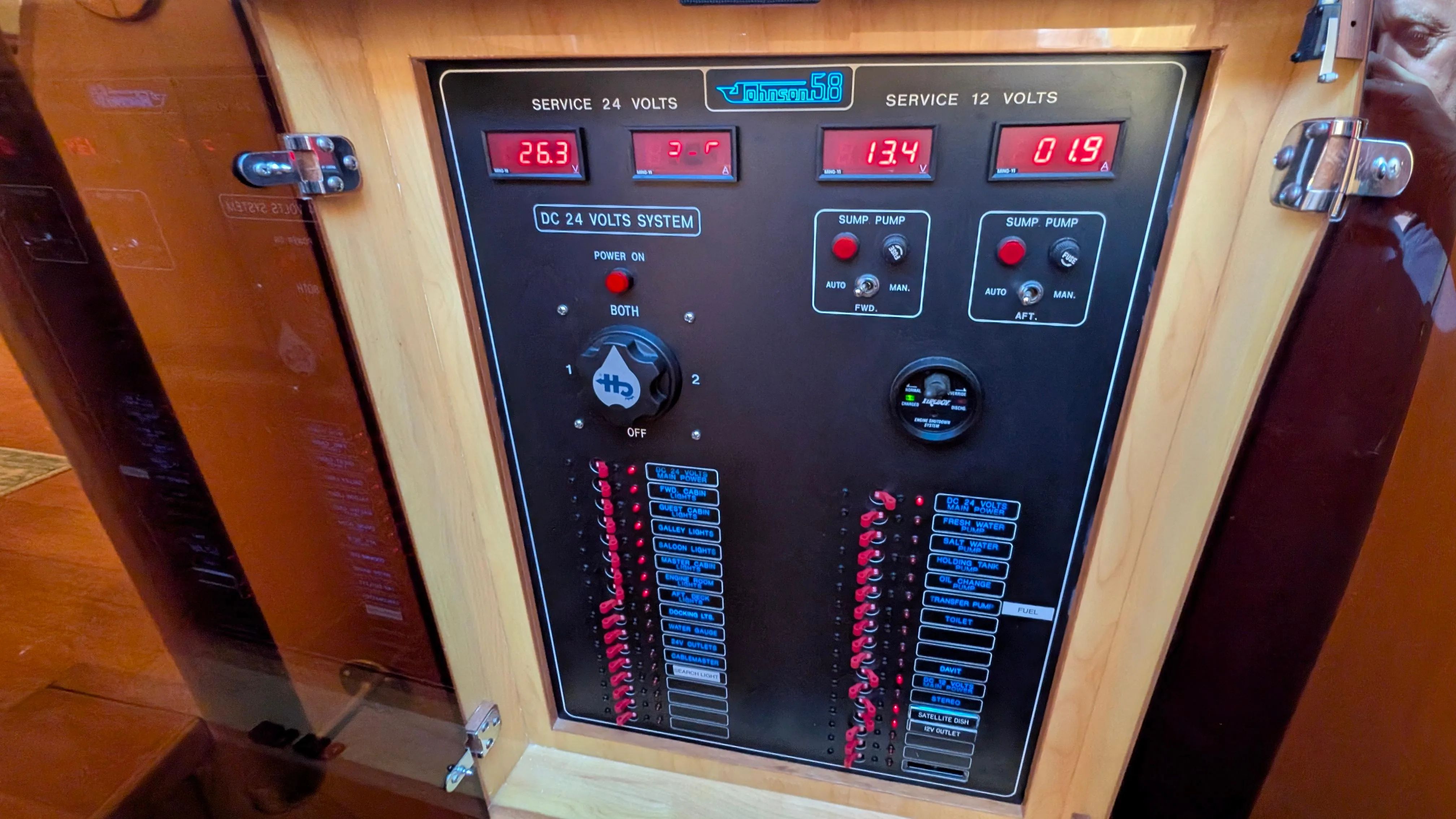 2004 Johnson Motor Yacht - 51