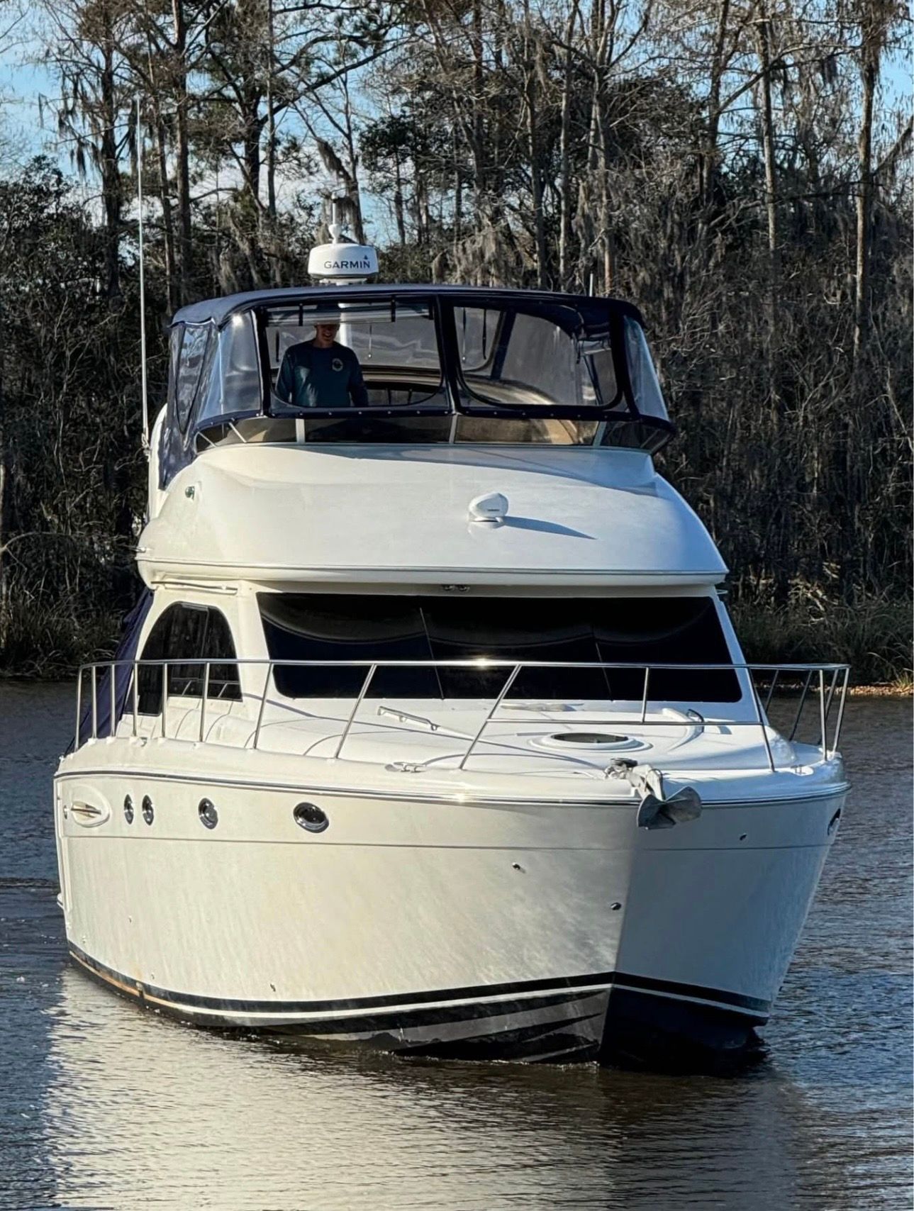2007 Meridian 411 Sedan Yacht on calm water.