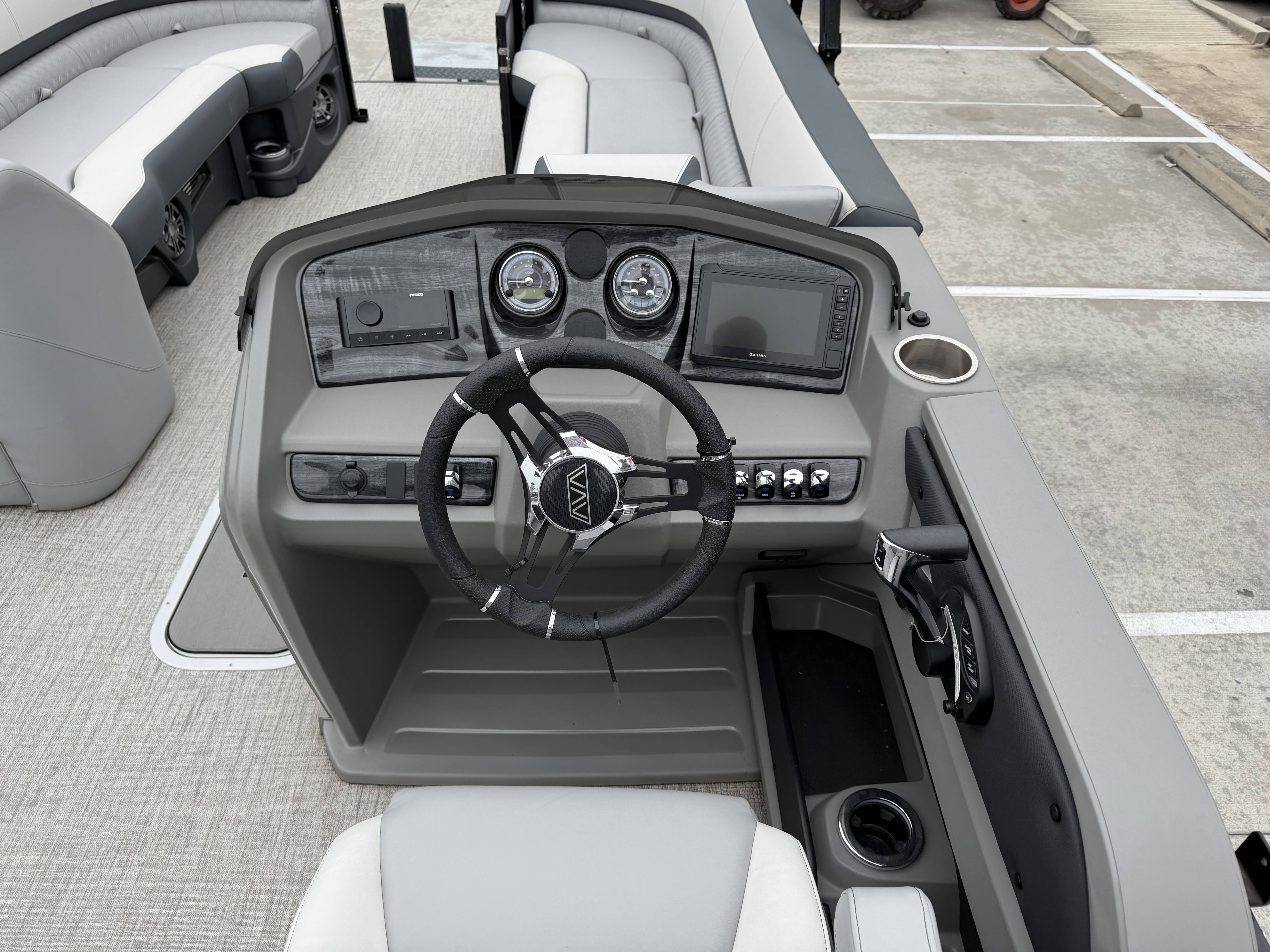 2025 Avalon LSZ Versatile Rear Bench - 25' - 14