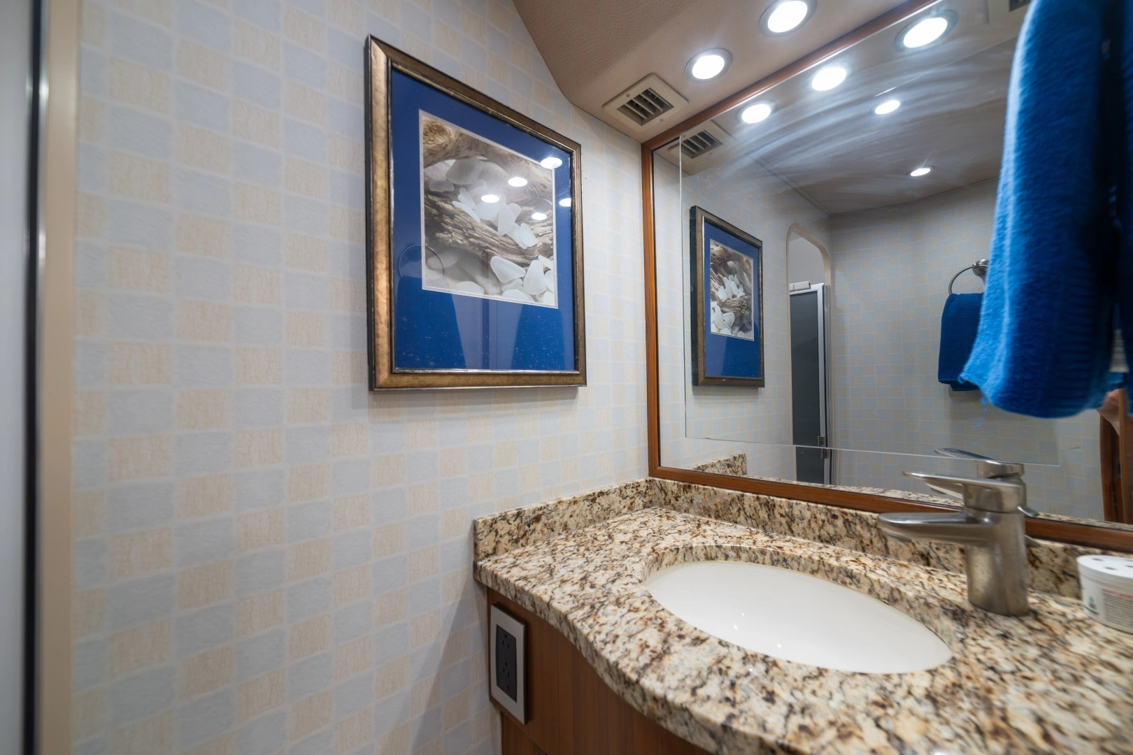 2012 Viking 60 Convertible - Image 48
