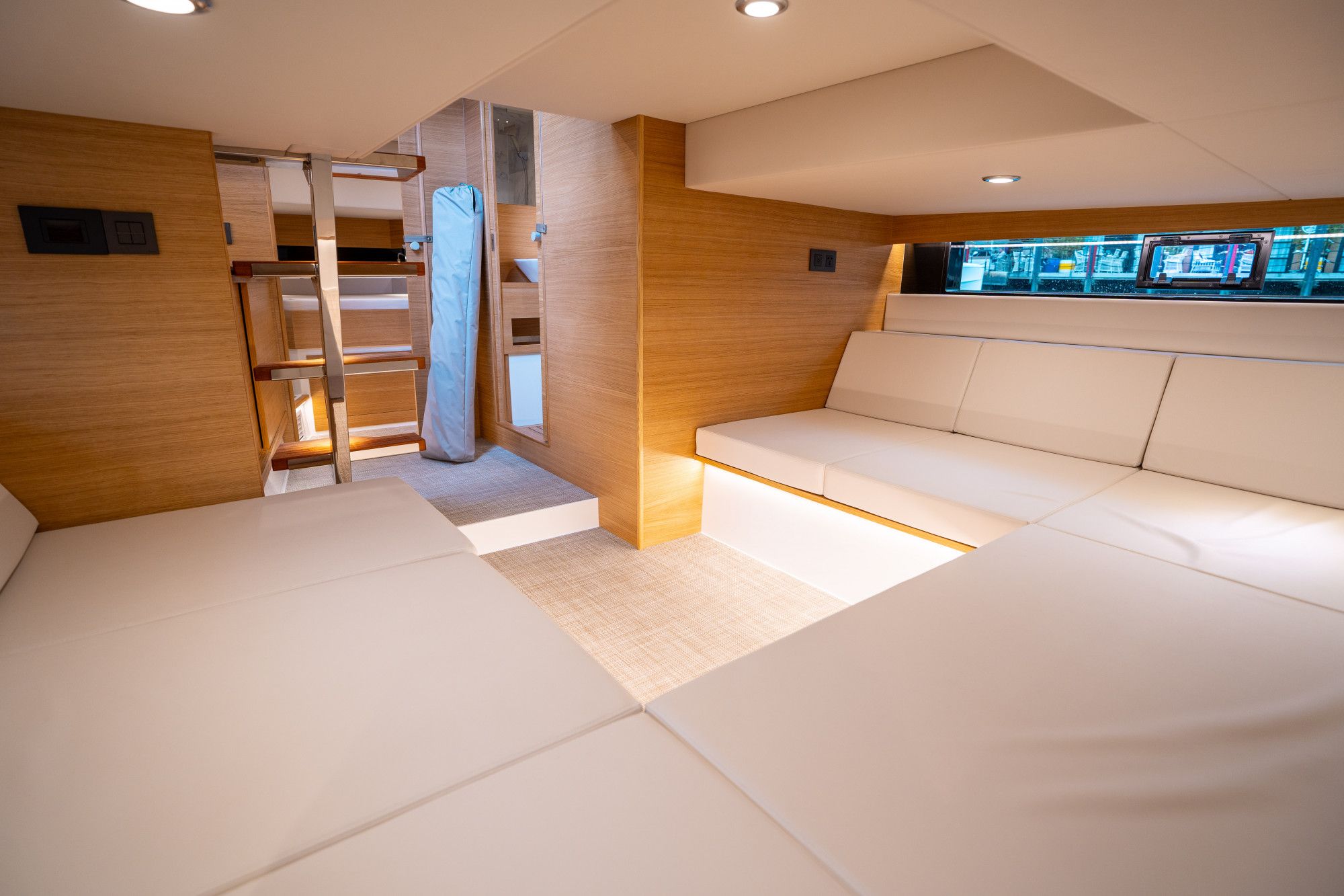 2025 De Antonio Yachts D42 Open - 43