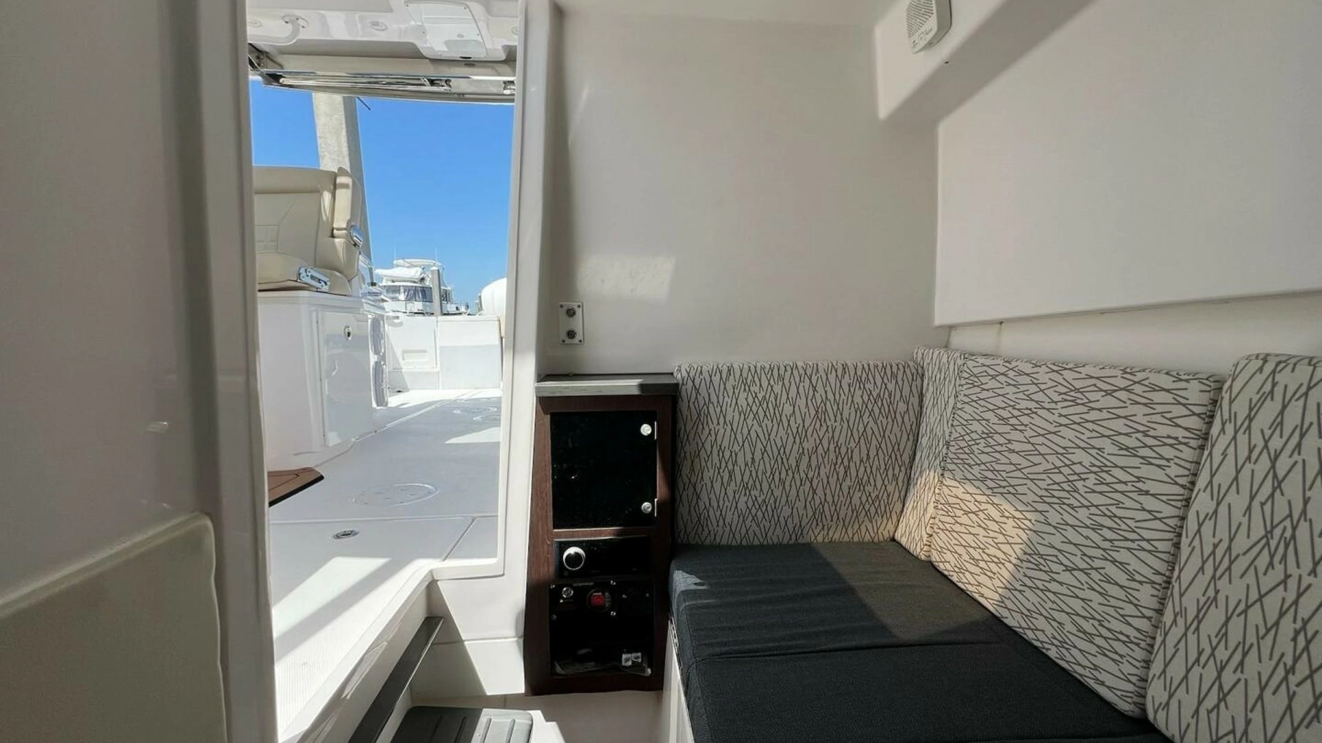2019 Everglades 340 Dual Console - Image 5