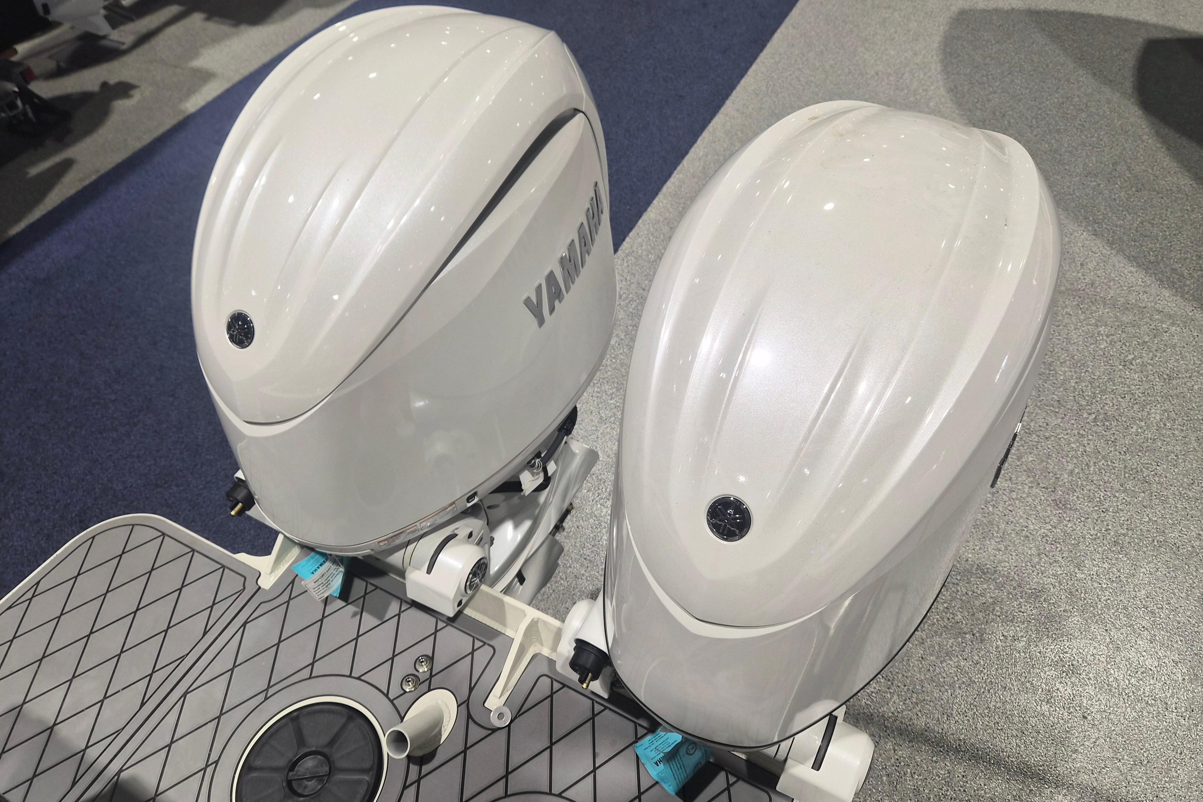 Twin Yamaha outboard motors on a Defiance Admiral 260 EX, 2026 model.