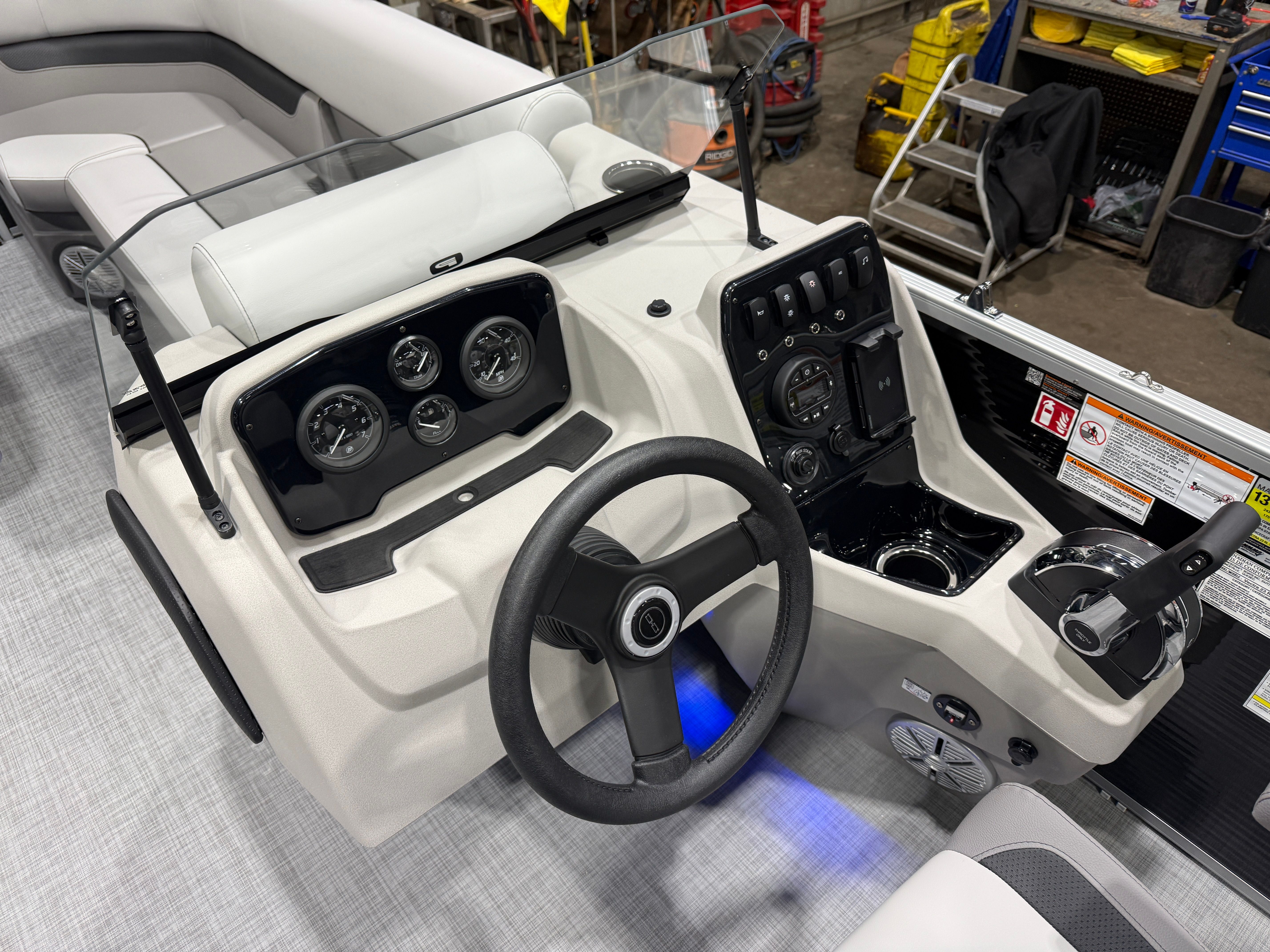 2026 Princecraft Vectra 150HP 23 RL Tritoon - 11