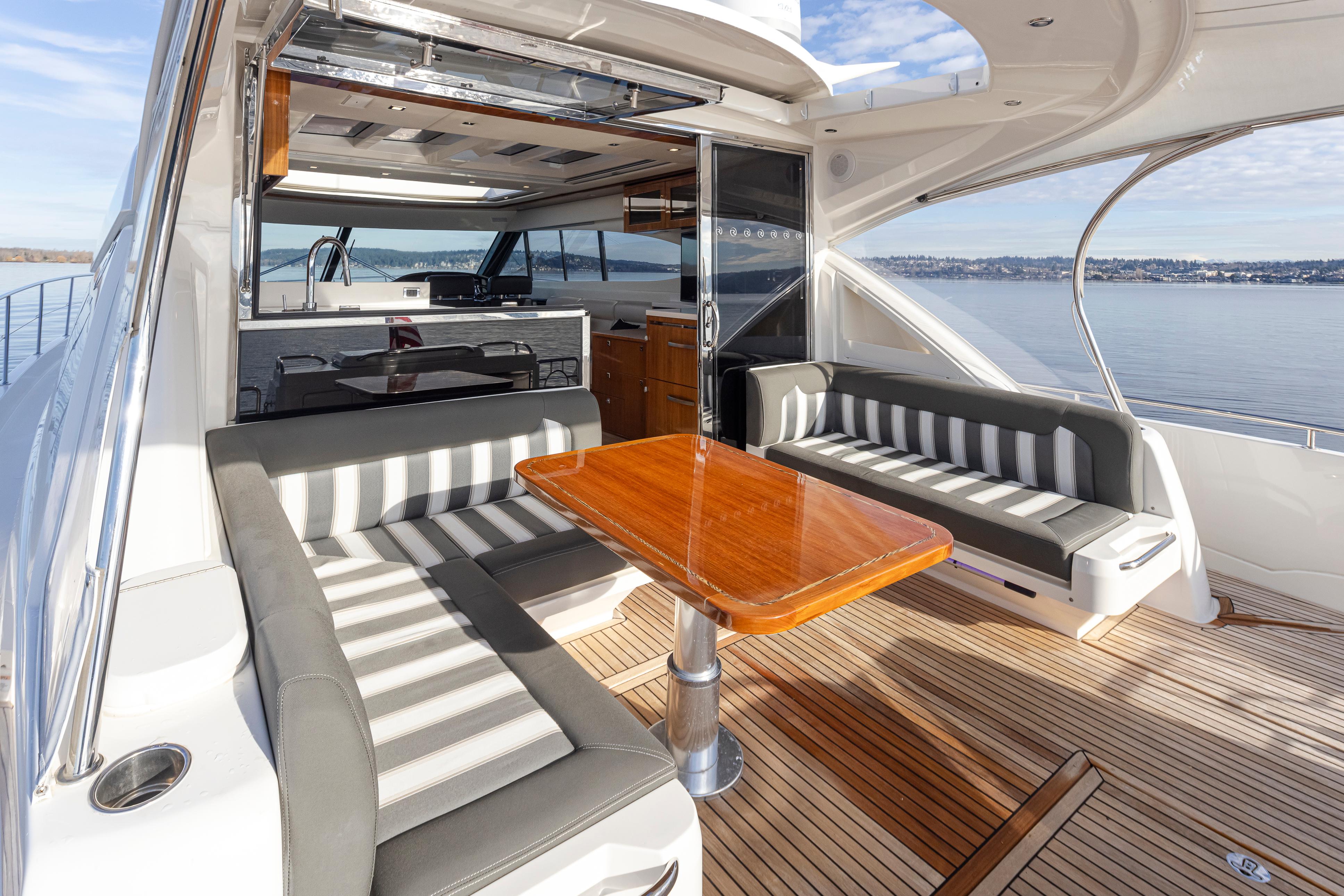 2017 Riviera 6000 Sport Yacht - 53