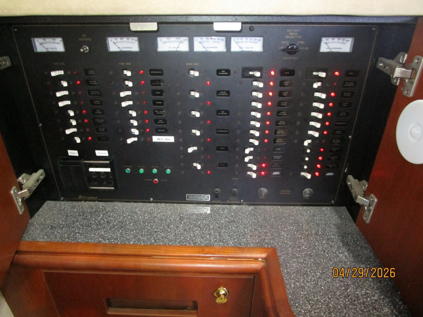 2000 Cruisers Yachts 4450 - Image 65