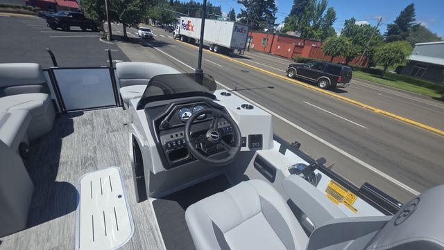 2026 Bentley Pontoons 223 Legacy SWINGBACK With 200hp Mercury XL Four-St - 17