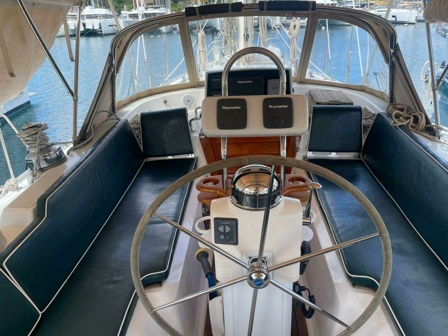 2001 Hylas 49 - Image 4
