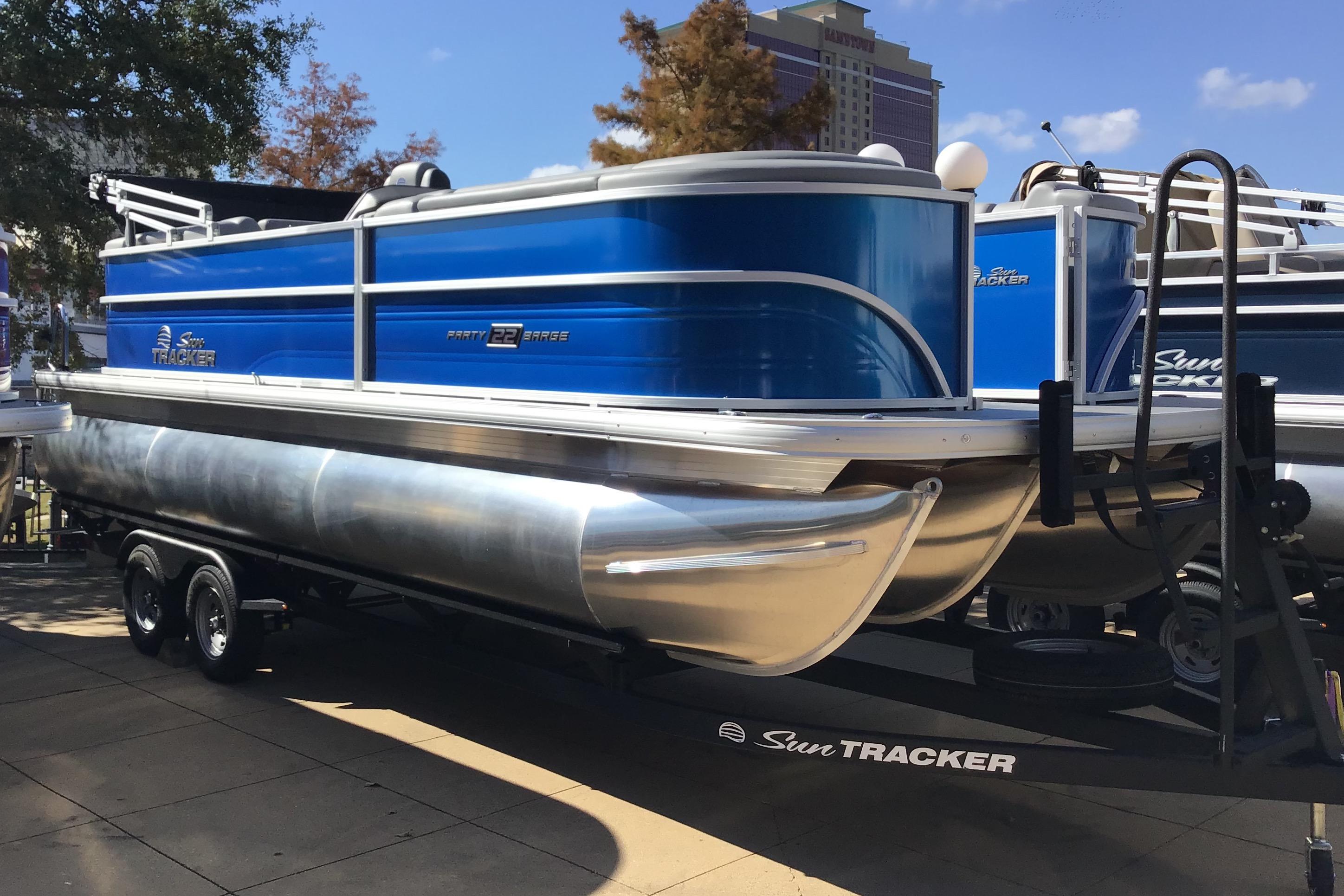 2026 Sun Tracker Party Barge 22 XP3