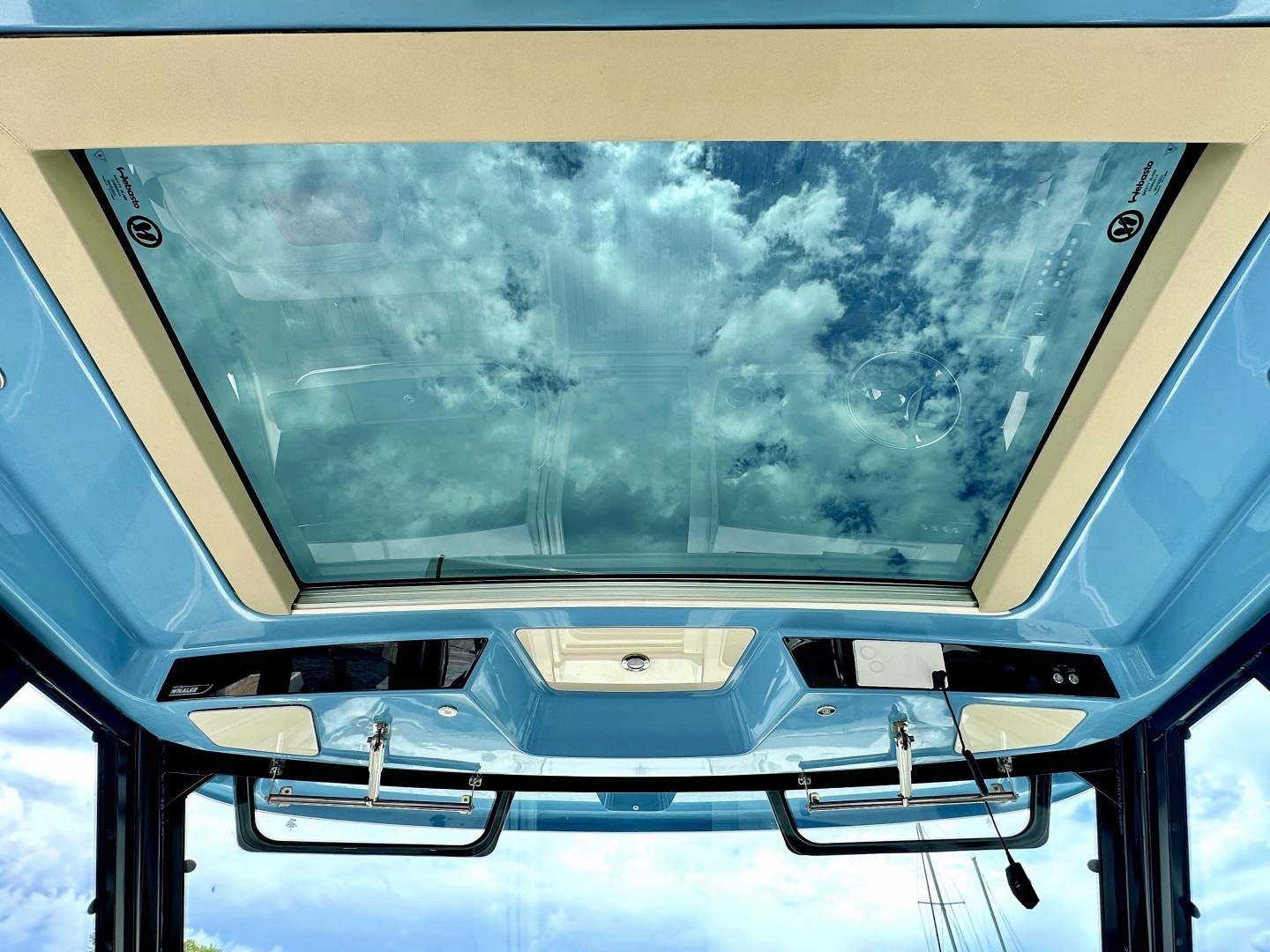 2023 Boston Whaler 405 Conquest - Image 18
