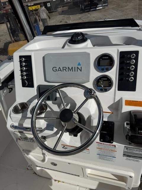 2017 Robalo R180 Center Console - 4