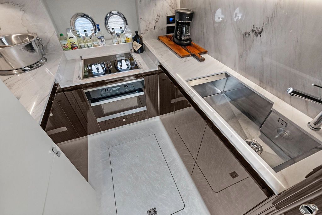 2018 Azimut 77S - 27