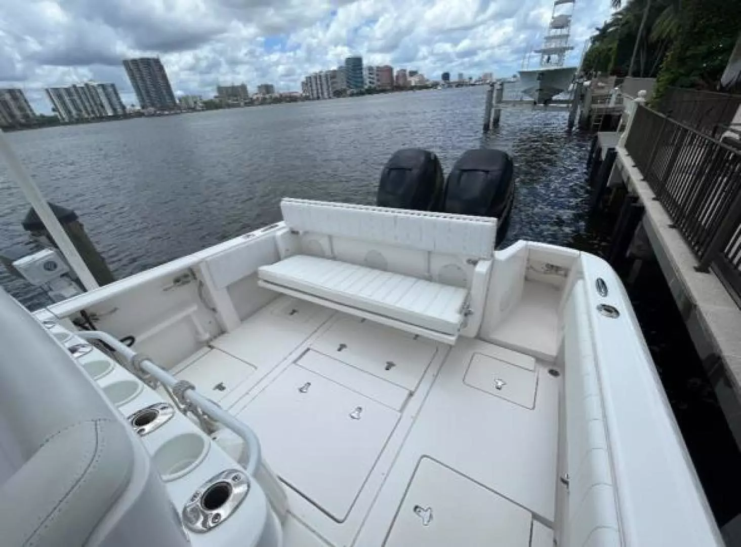 2012 Intrepid 327 - Image 11