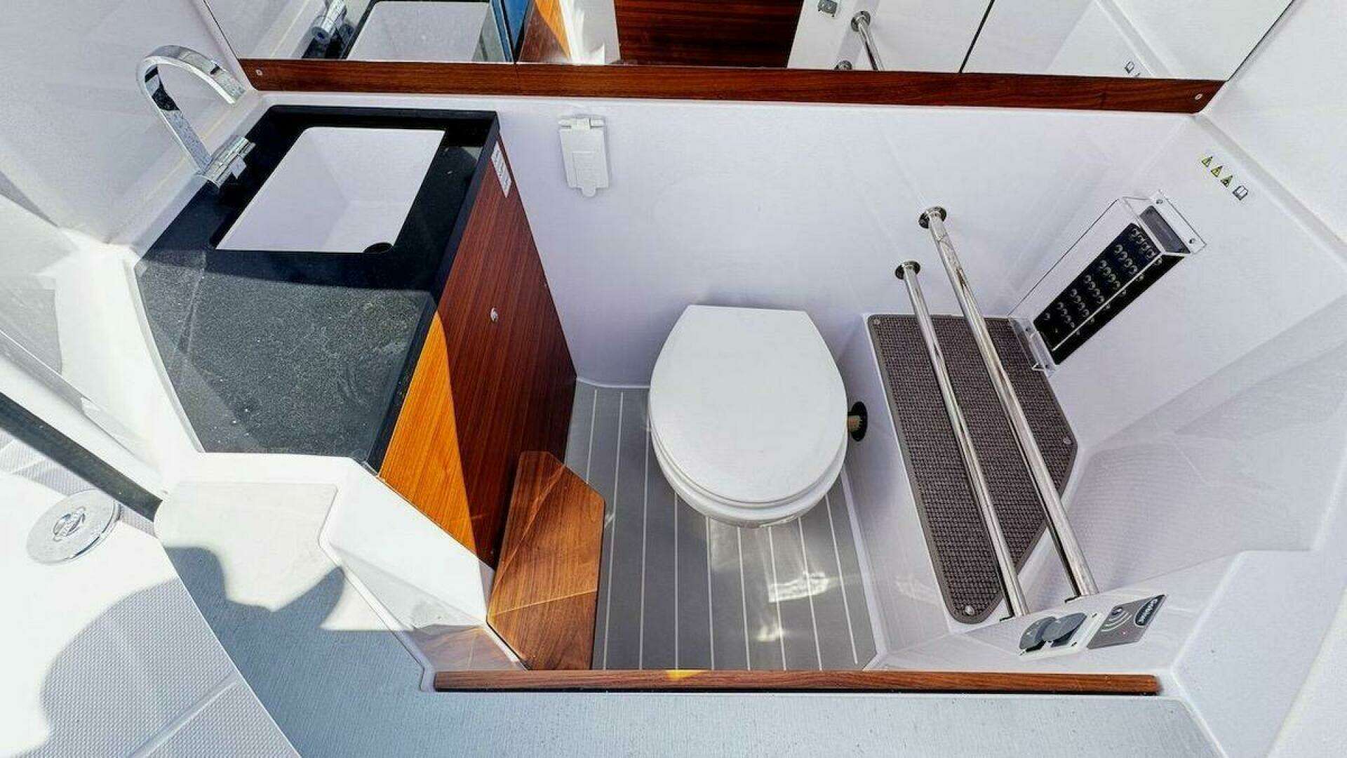 2022 Axopar 28 T-Top - Image 26