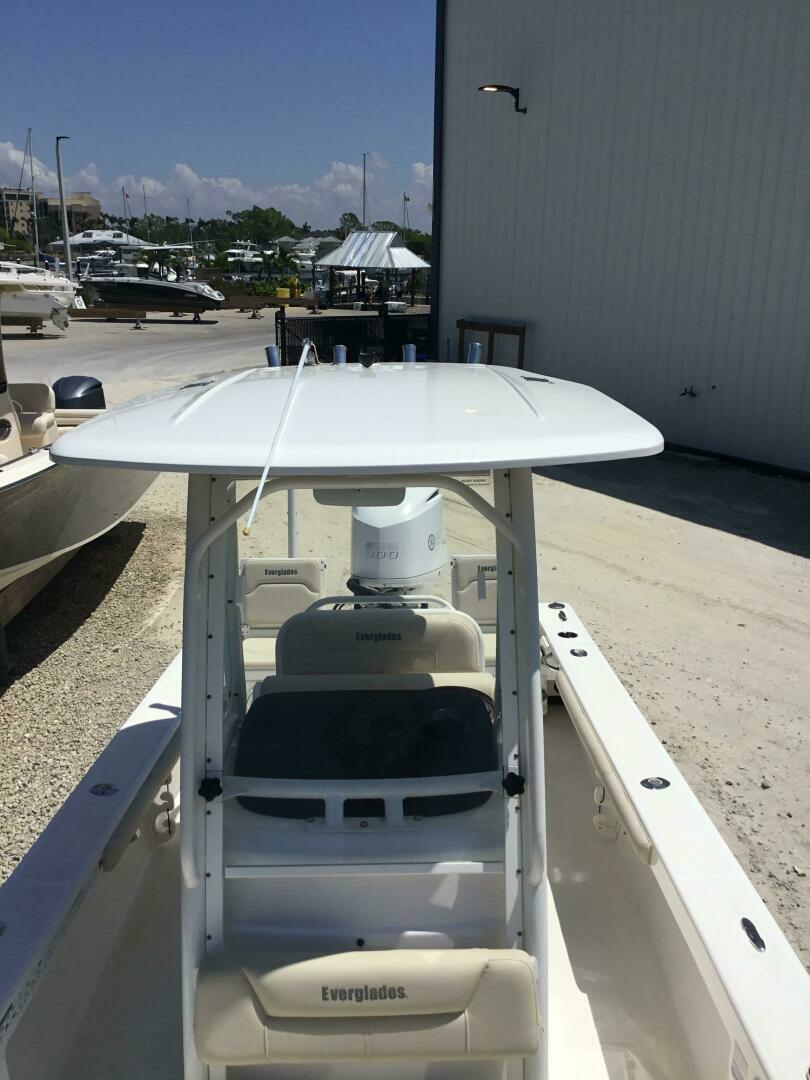 2016 Everglades 243CC - Image 6