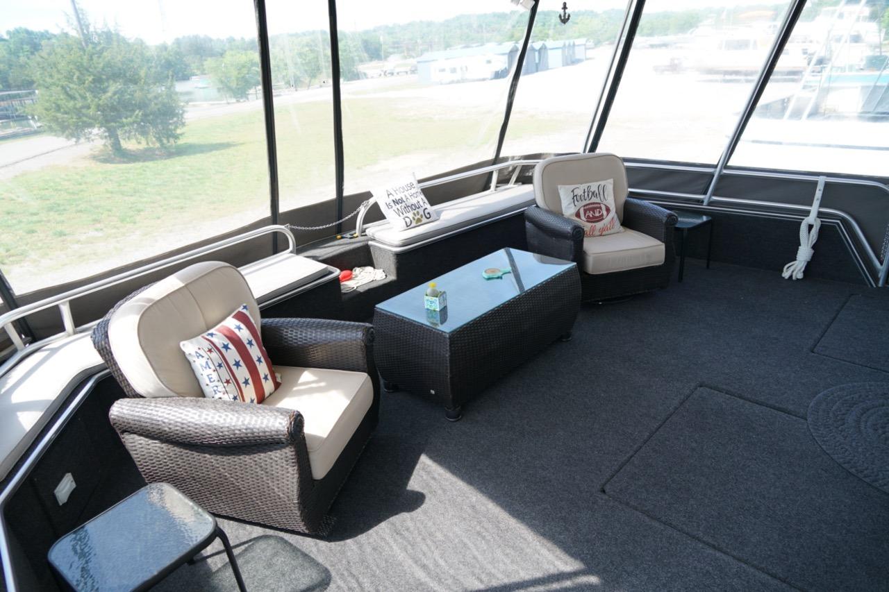 Spacious deck area on 2000 Stardust Cruisers houseboat with comfortable seating and scenic views.