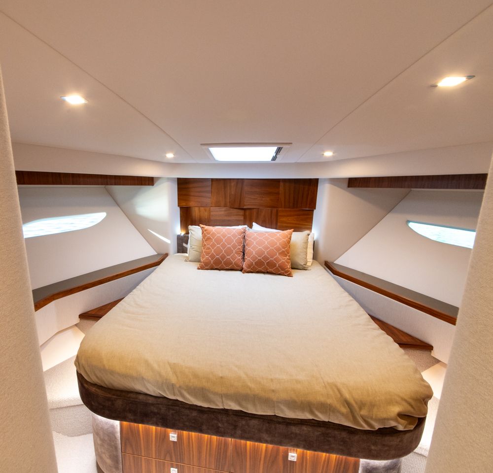 2022 Riviera 6000 Sport Yacht Platinum Edition - 51