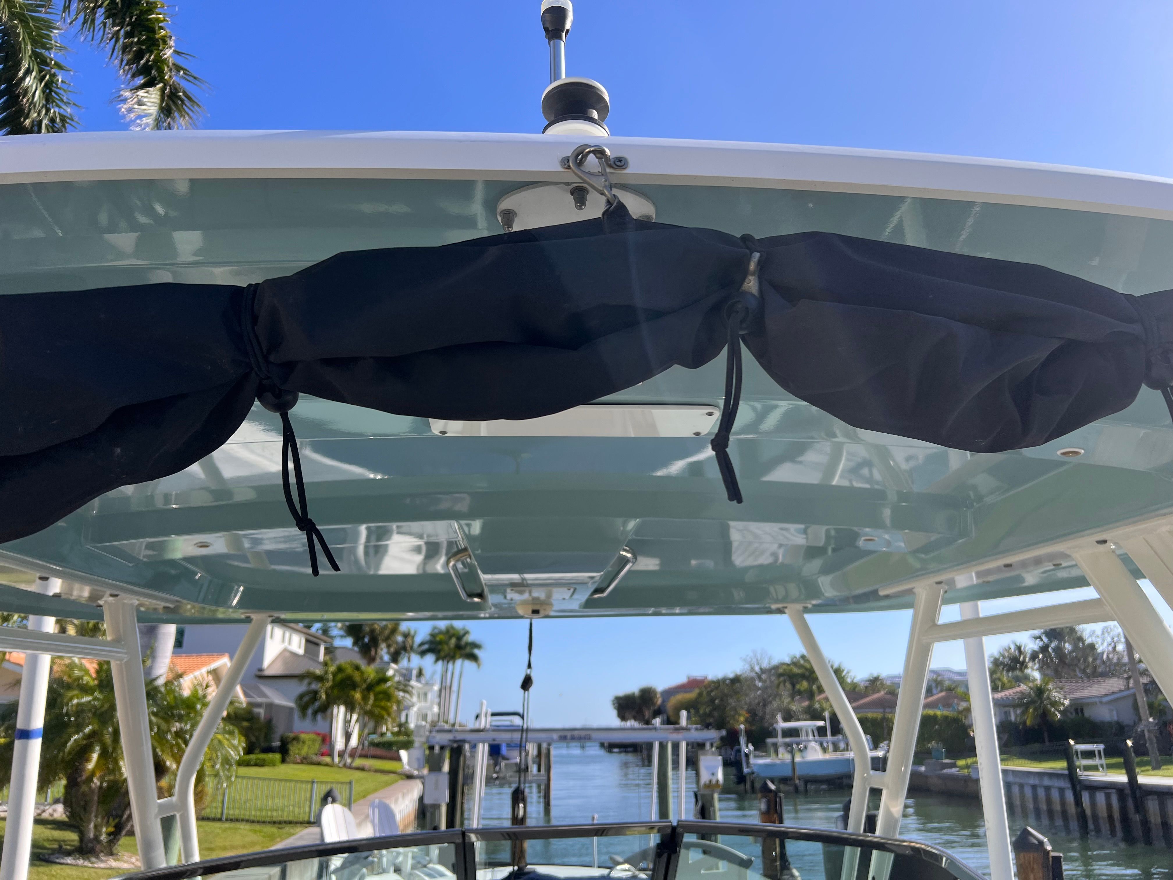 2022 Boston Whaler 240 Vantage - 11