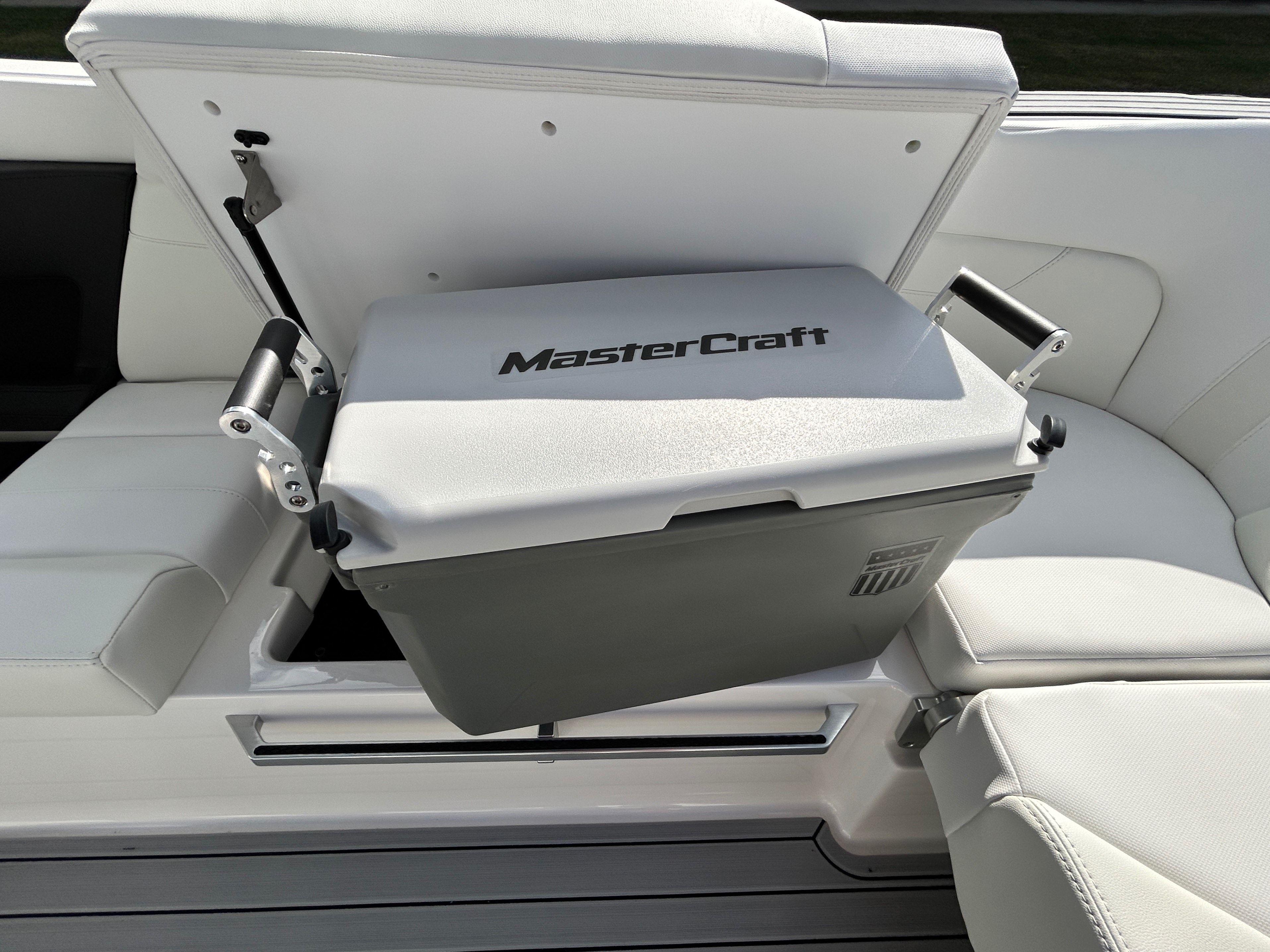 2026 MasterCraft XT23 - 17